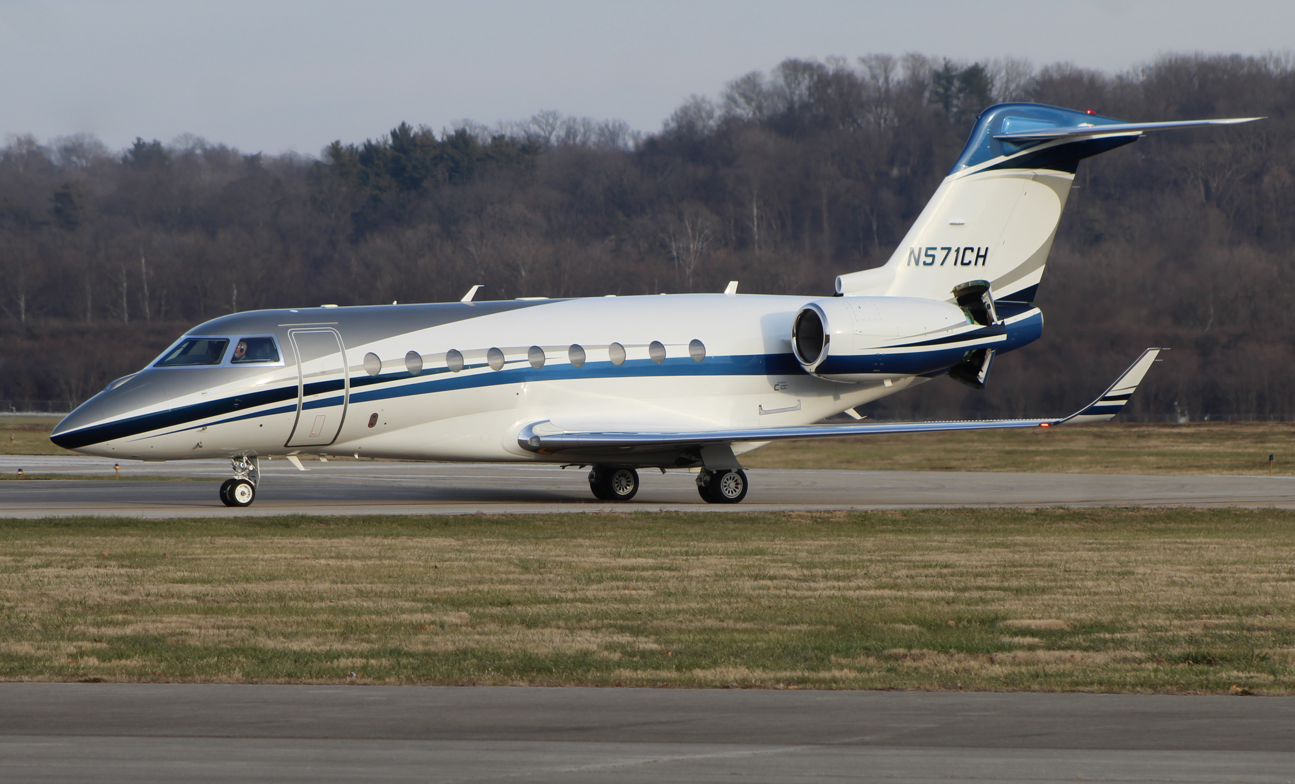 Full size: PRIVATE Gulfstream G280 N571CH at Cincinnati Municipal Airport/Lunken Field