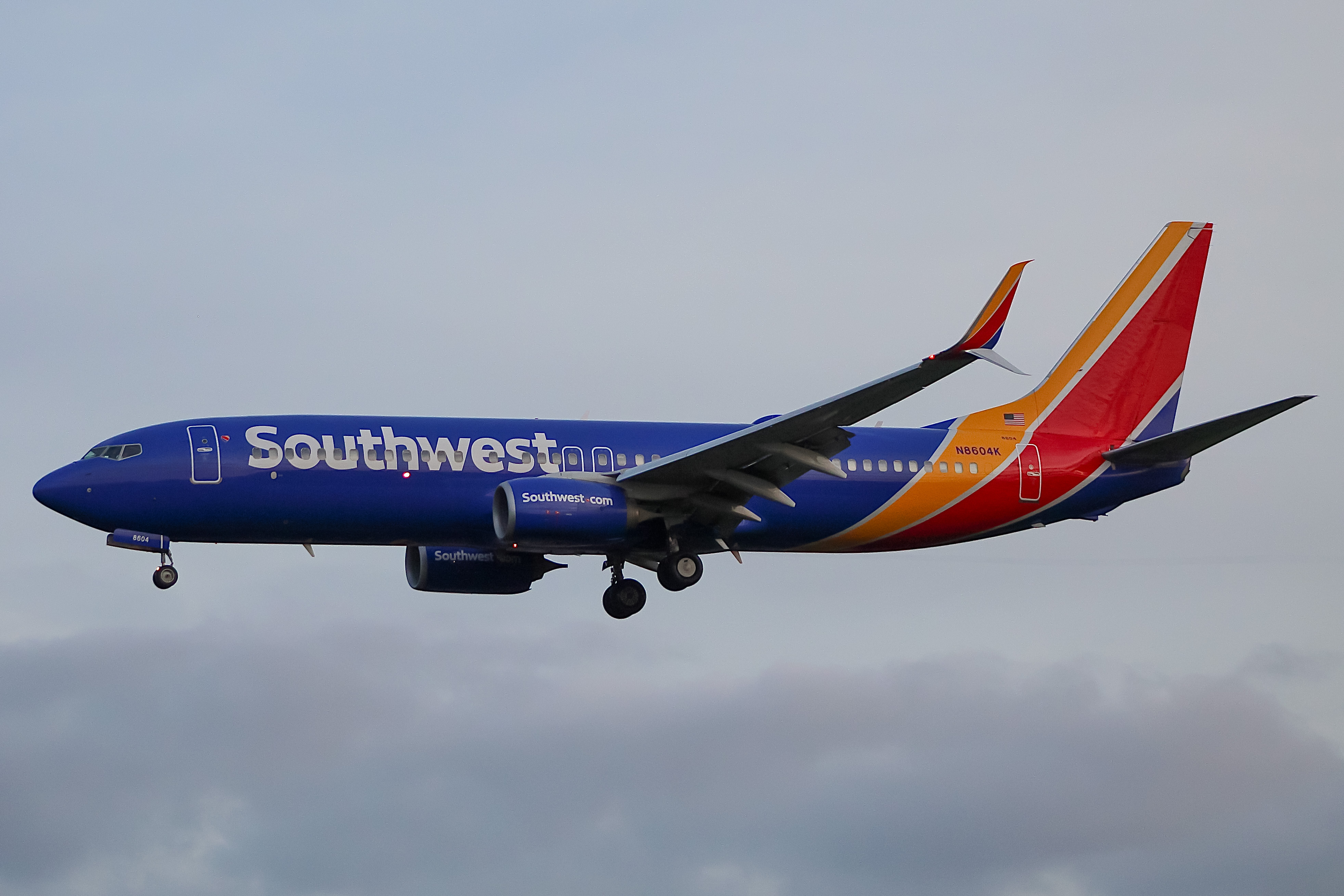 Full size: Southwest Airlines Boeing 737-800 N8604K at General Mitchell International Airport