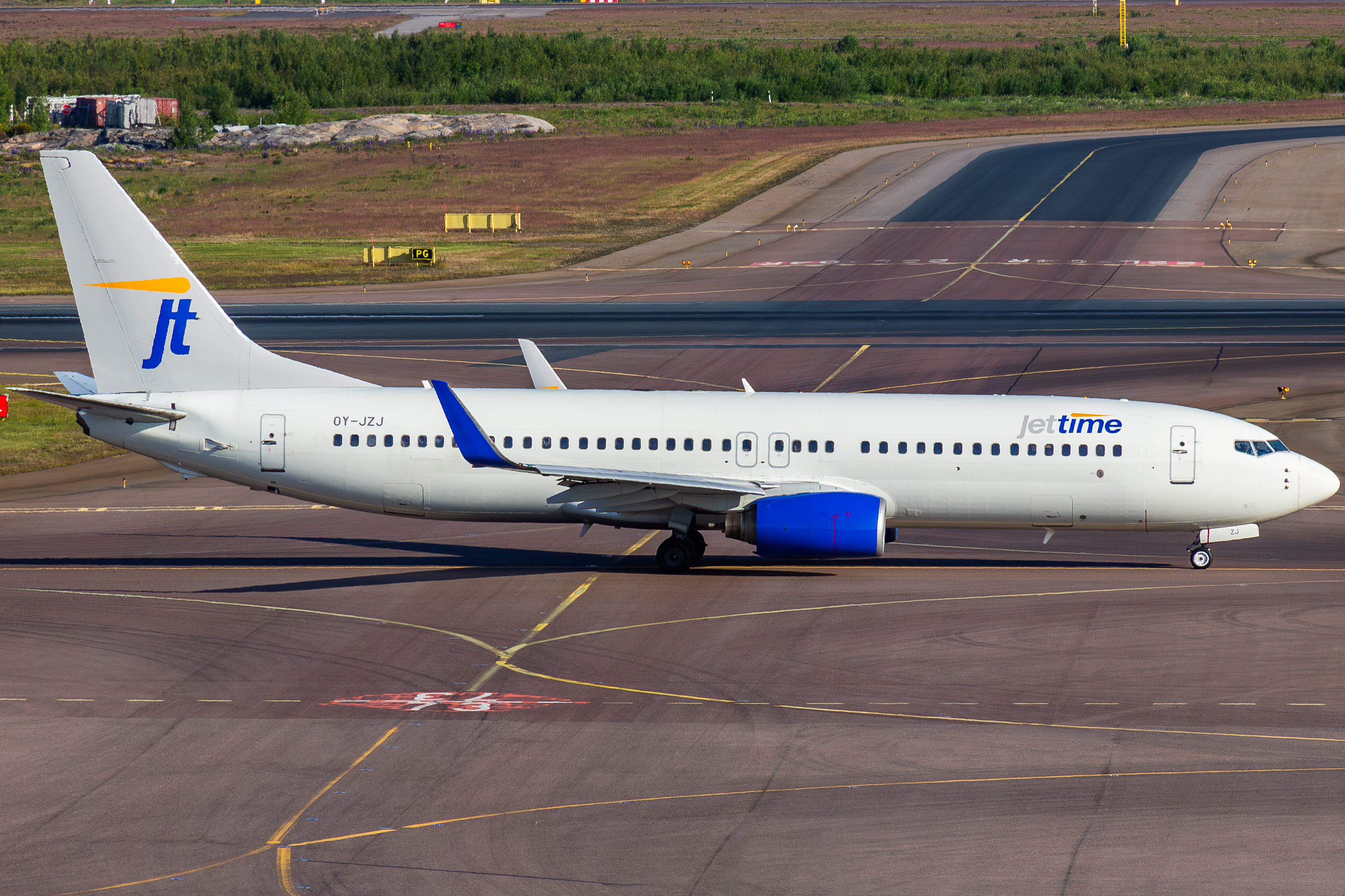 Full size: Jettime Boeing 737-800 OY-JZJ at Helsinki Vantaa Airport