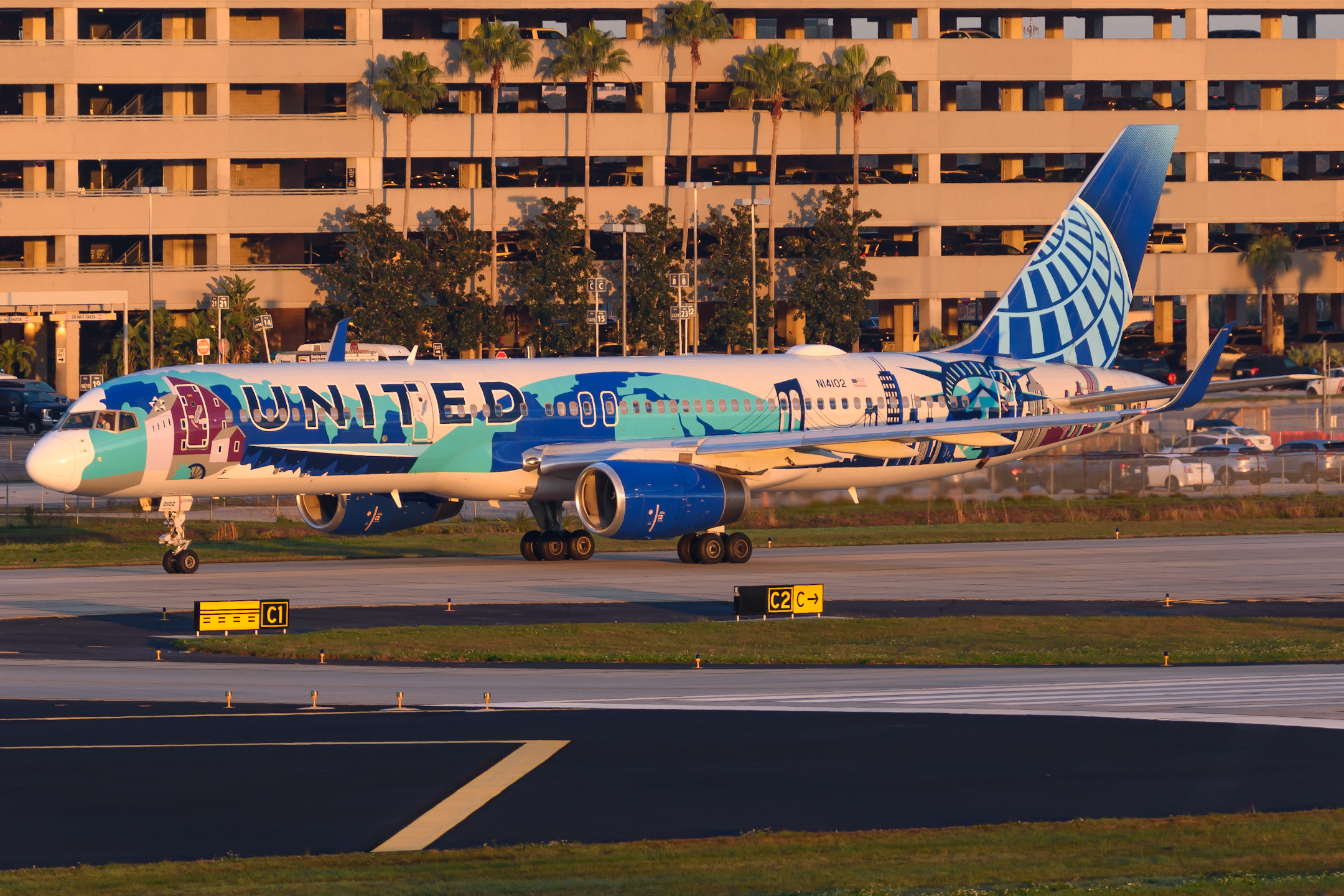 Full size: United Airlines Boeing 757-200 N14102 at Tampa International Airport
