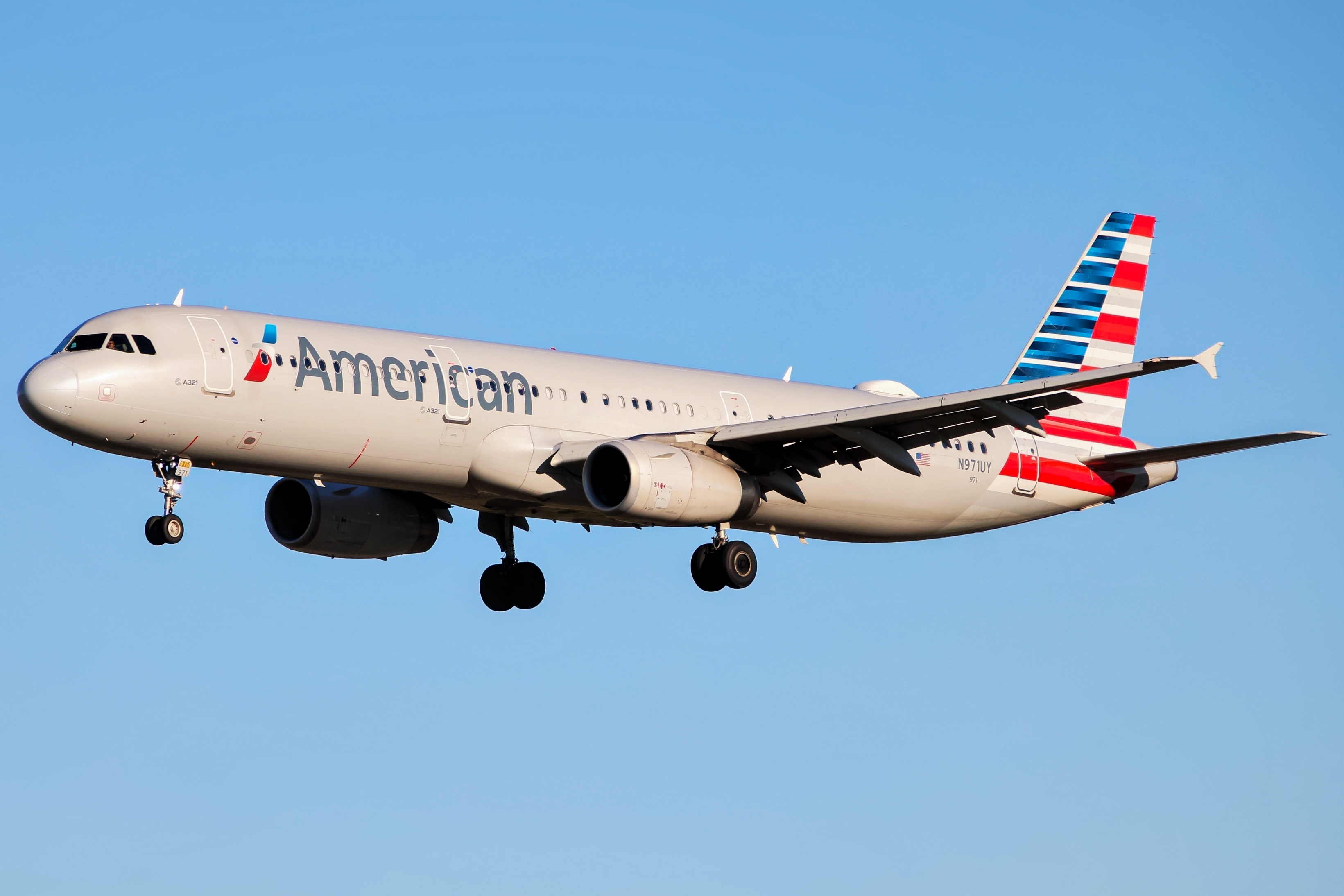 Full size: American Airlines Airbus A321-200 N971UY at Baltimore/Washington International Thurgood Marshall Airport