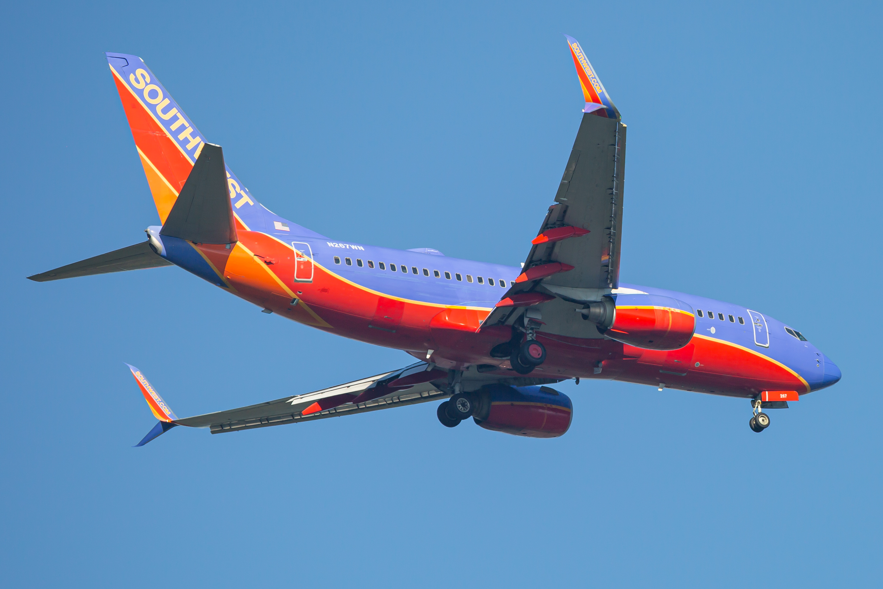 Full size: Southwest Airlines Boeing 737-700 N267WN at Baltimore/Washington International Thurgood Marshall Airport