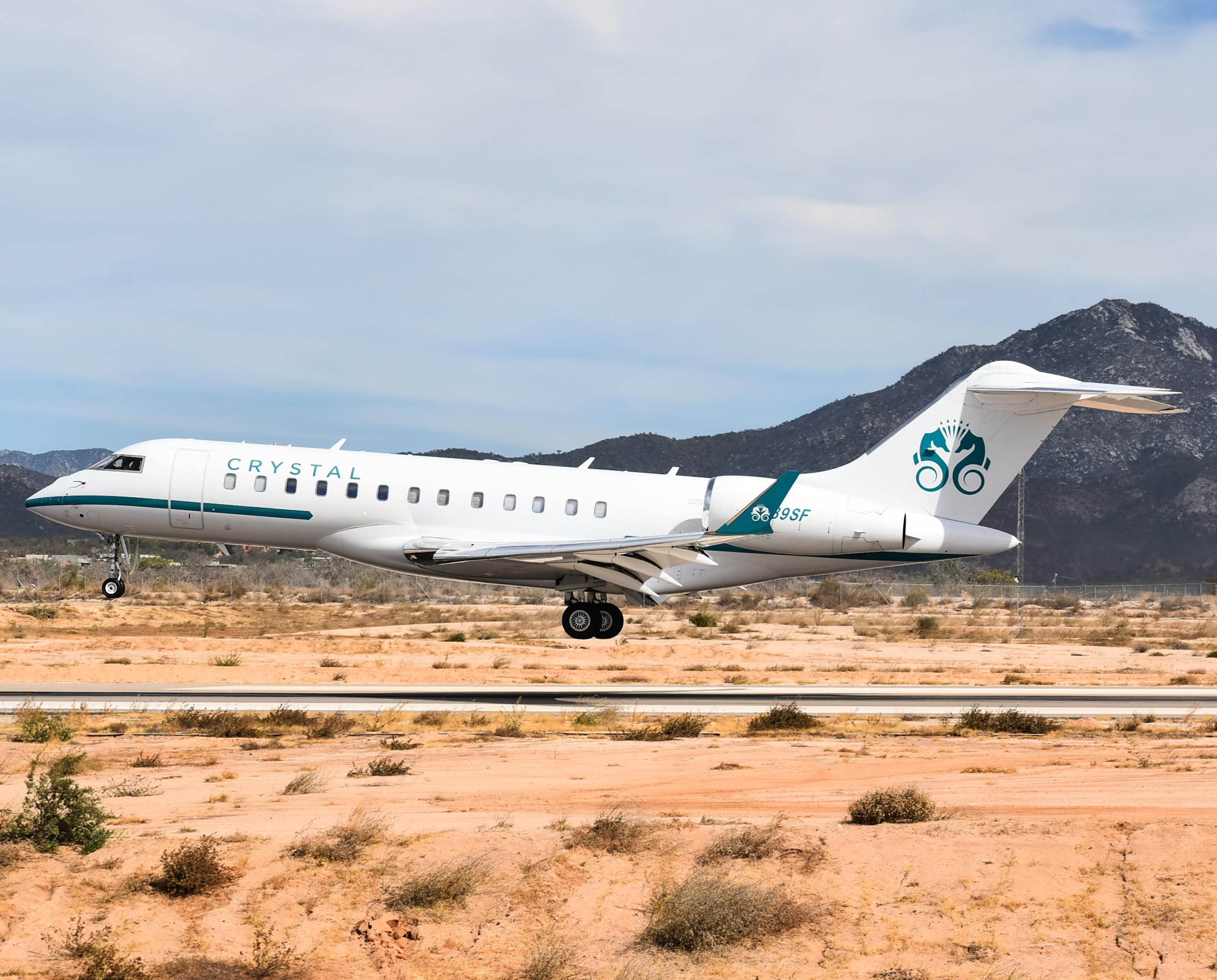 Full size: Crystal Bombardier Global Express N989SF at Aeropuerto de Cabo San Lucas Internacional