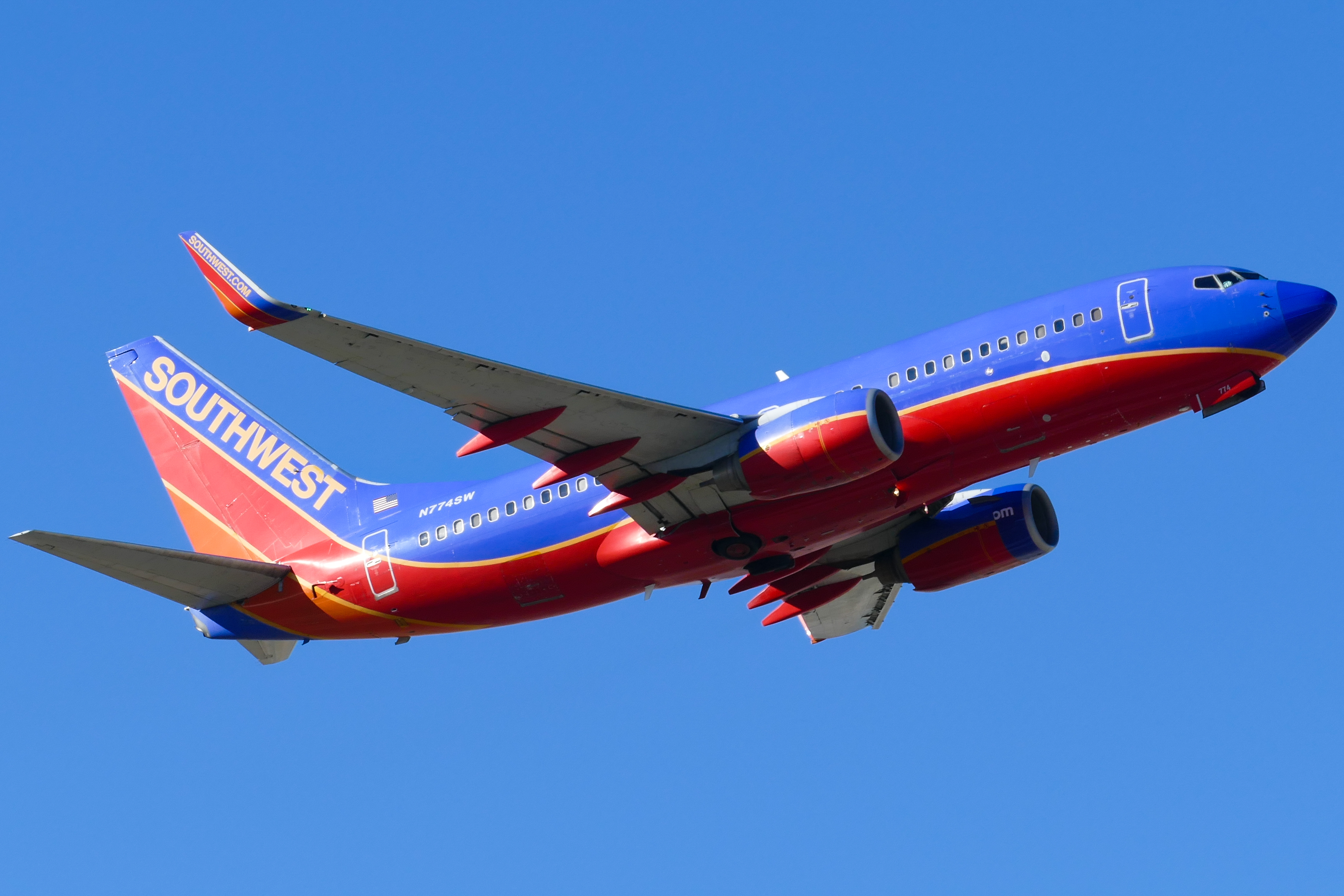 Full size: Southwest Airlines Boeing 737-700 N774SW at Austin-Bergstrom International Airport