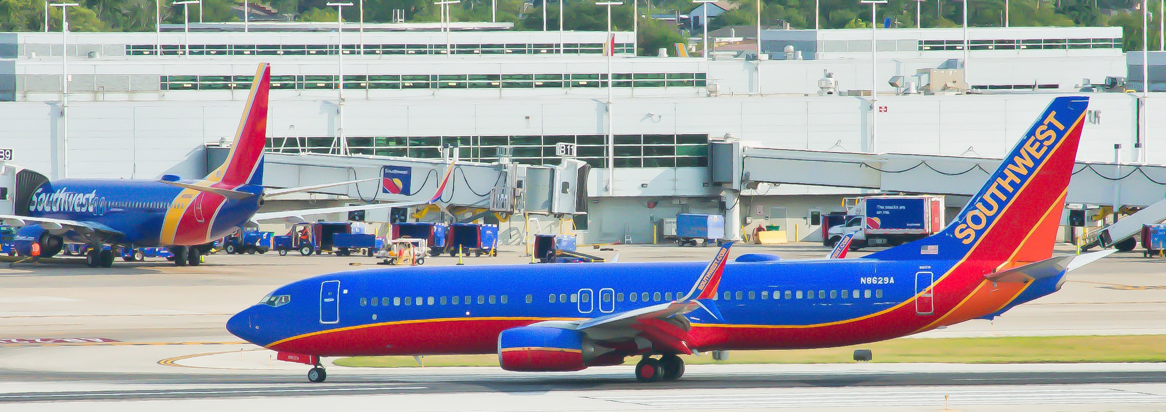 Full size: Southwest Airlines Boeing 737-800 N8629A at Chicago Midway International Airport