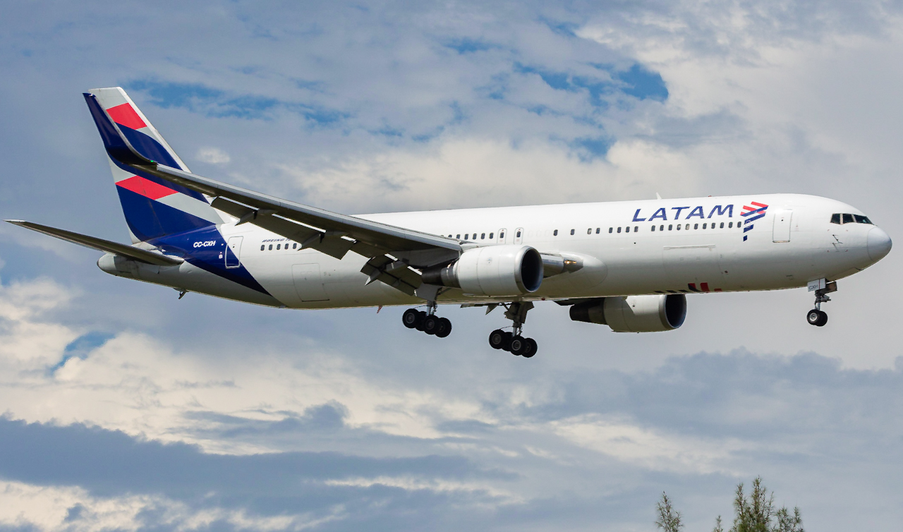 Full size: LATAM Boeing 767-300ER CC-CXH at Miami International Airport