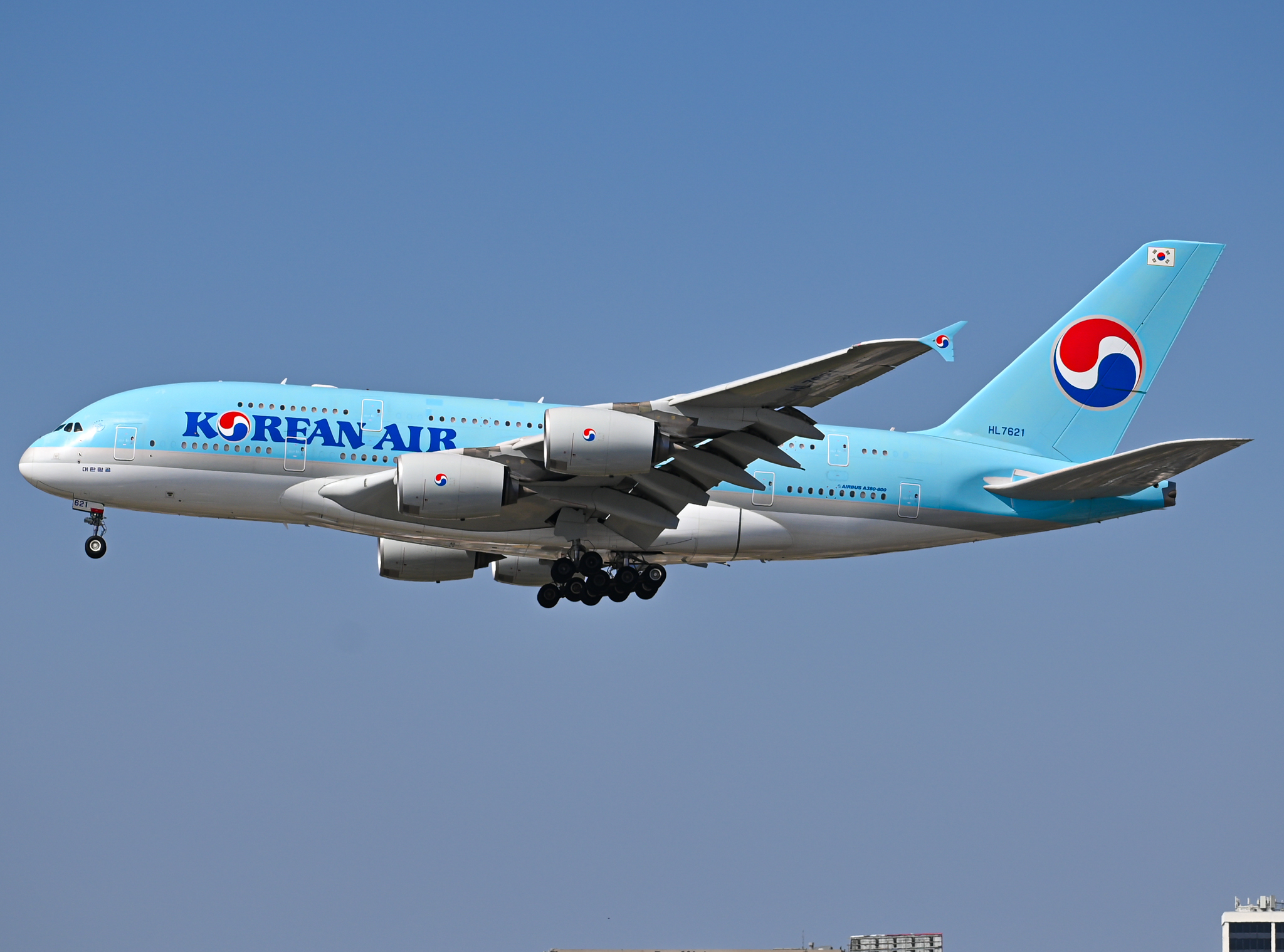 Full size: Korean Air Airbus A380-800 HL7621 at Los Angeles International Airport