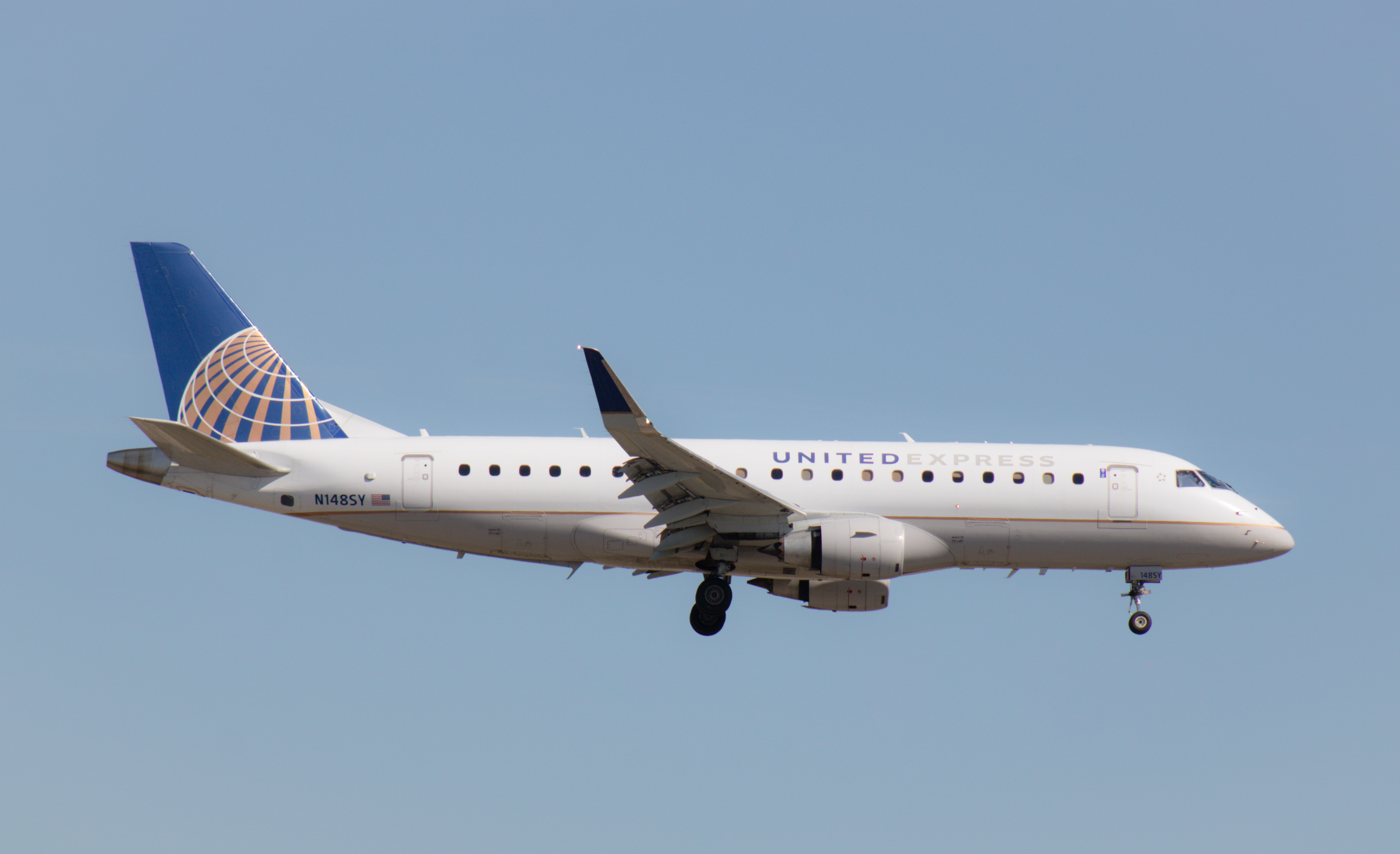 Full size: SkyWest Airlines Embraer E175 N148SY at Boise Air Terminal/Gowen Field