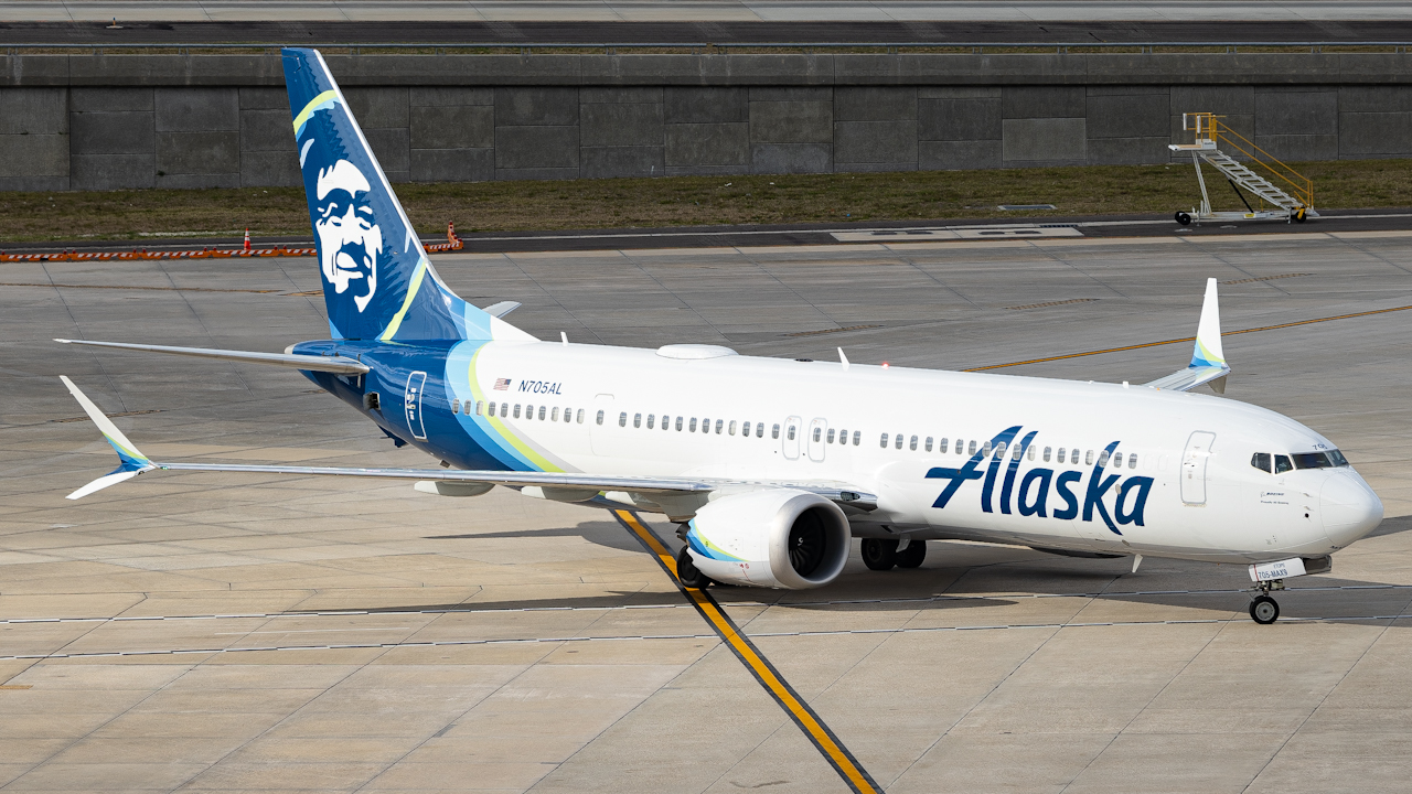 Full size: Alaska Airlines Boeing 737 MAX 9 N705AL at Tampa International Airport