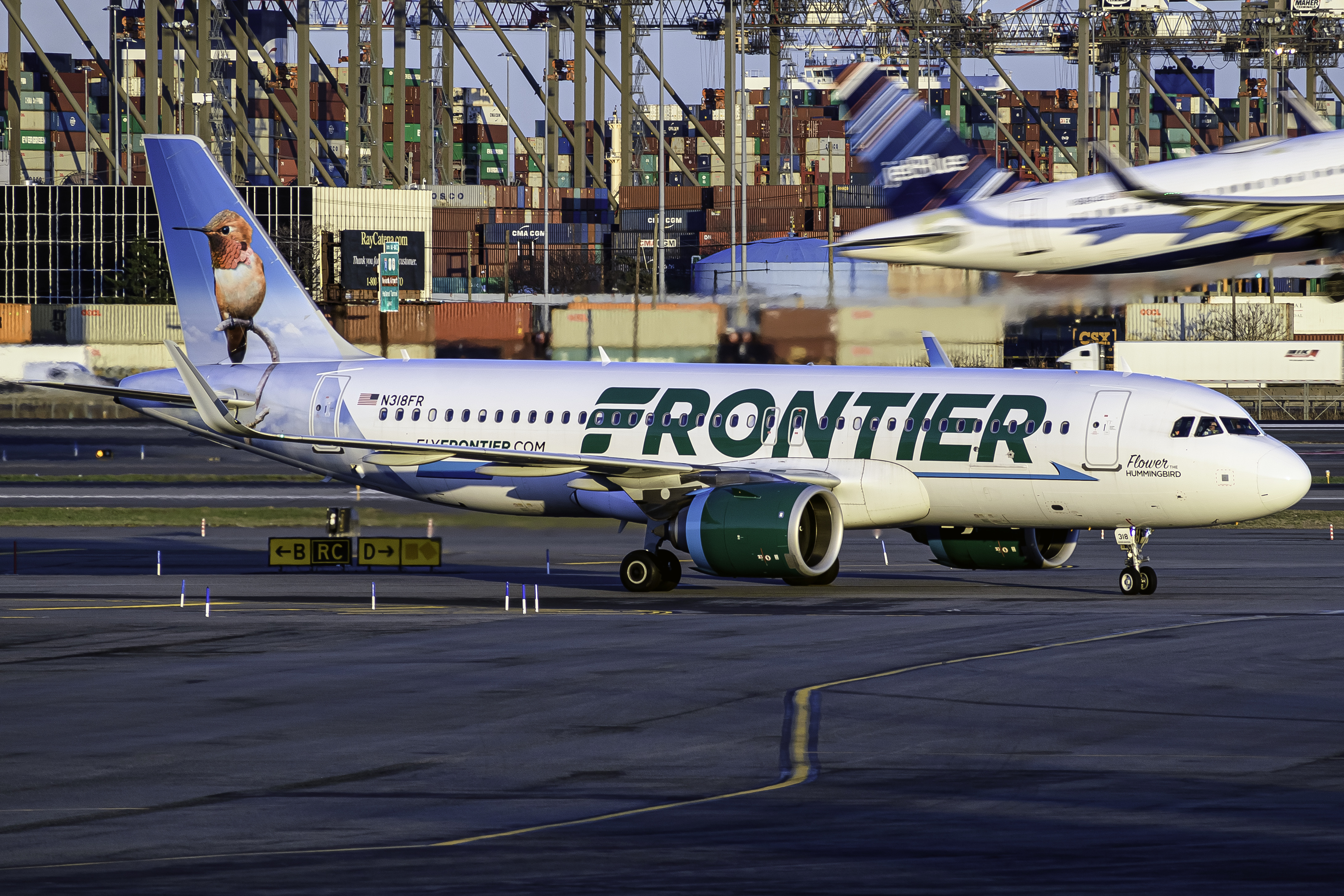 Full size: Frontier Airlines Airbus A320NEO N318FR at Newark Liberty International Airport