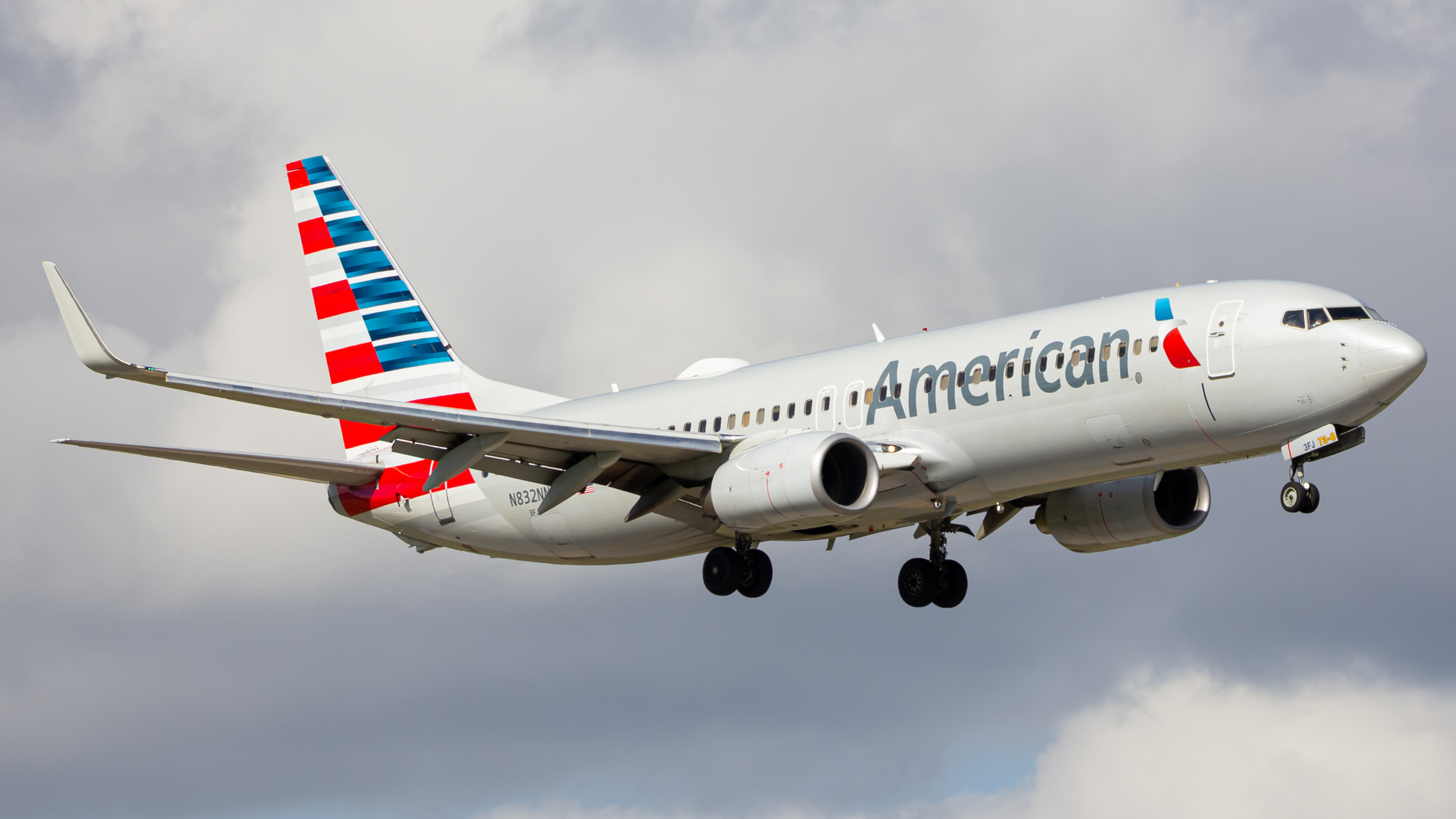 Full size: American Airlines Boeing 737-800 N832NN at Miami International Airport