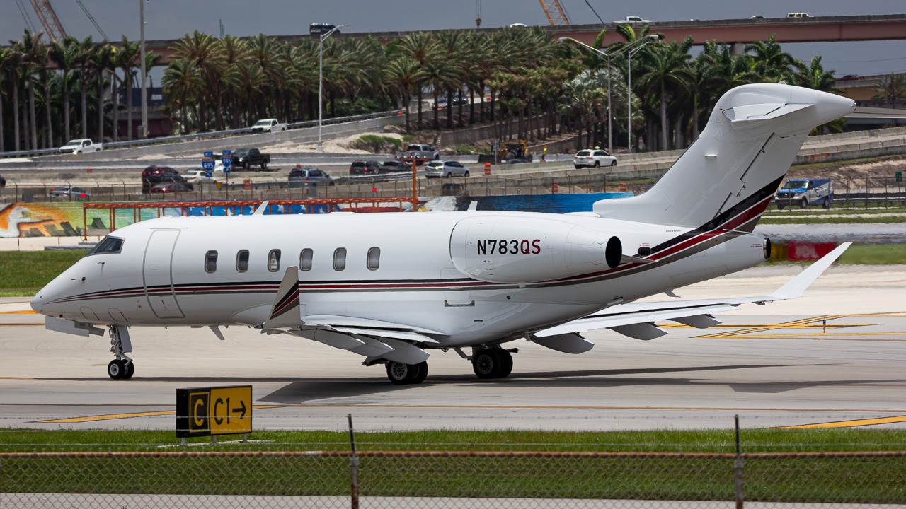 Full size: NetJets Bombardier Challenger 350 N783QS at Fort Lauderdale/Hollywood International Airport