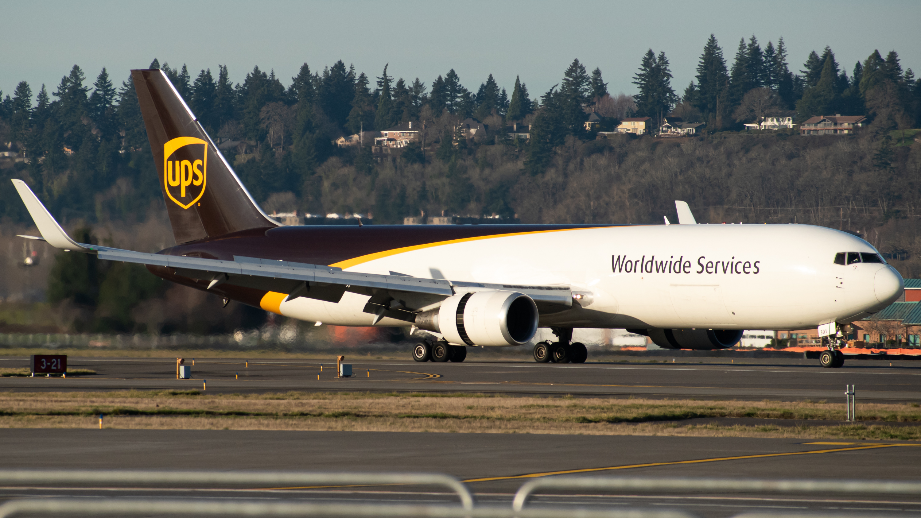 Full size: United Parcel Service Boeing 767-300F N301UP at Portland International Airport