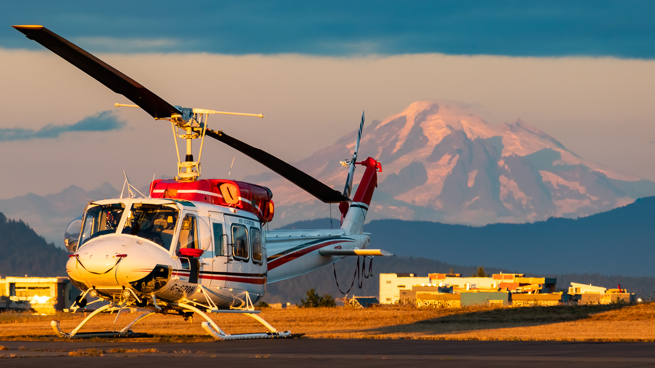 Full size: PRIVATE Bell 212 C-GZOH at Victoria International Airport