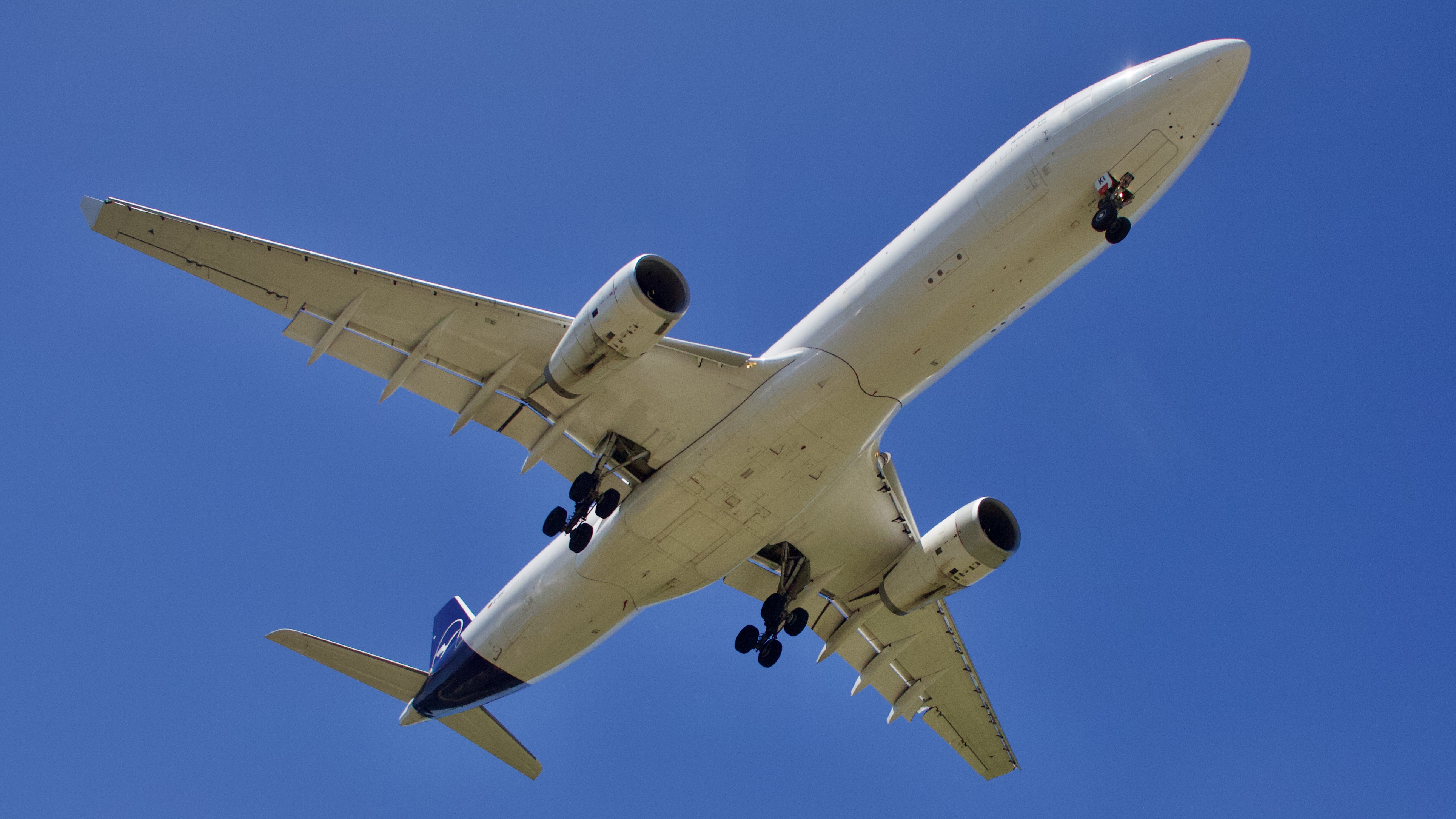 Full size: Lufthansa Airbus A330-300 D-AIKI at Houston-George Bush Intercontinental Airport