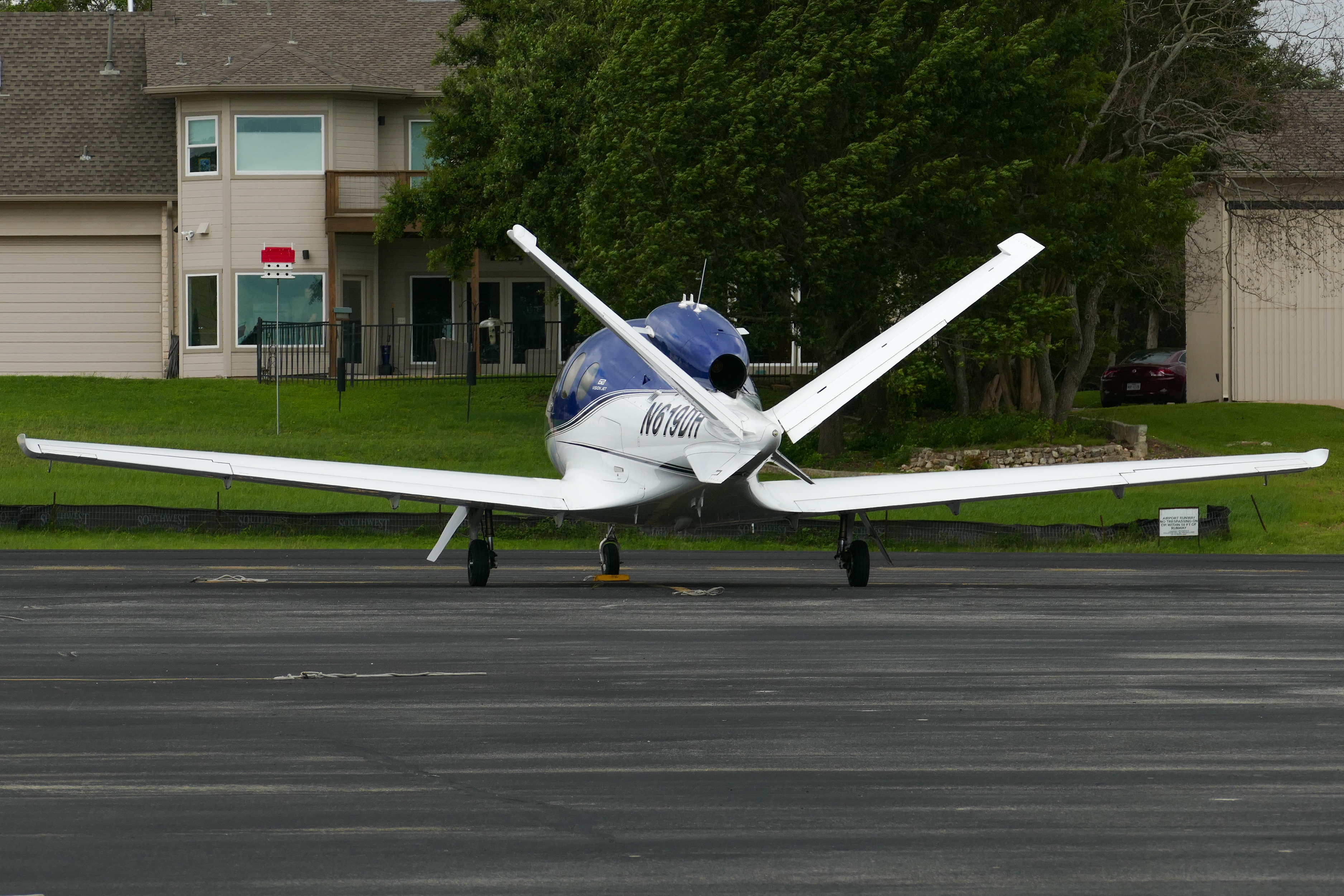 Full size: PRIVATE Cirrus SF-50 N619DH at Lakeway Airpark