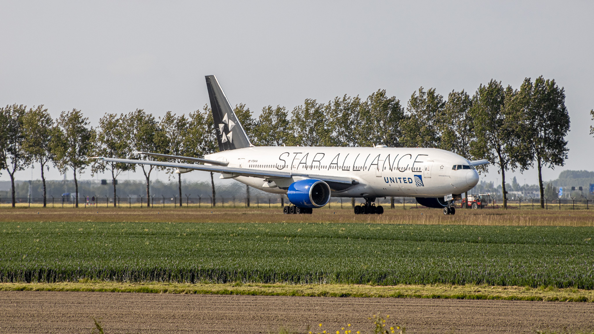 Full size: United Airlines Boeing 777-200 N794UA at Amsterdam Schiphol Airport