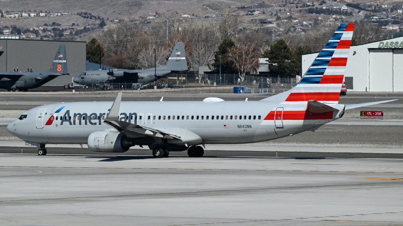 Full size: American Airlines Boeing 737-800 N842NN at Reno/Tahoe International Airport
