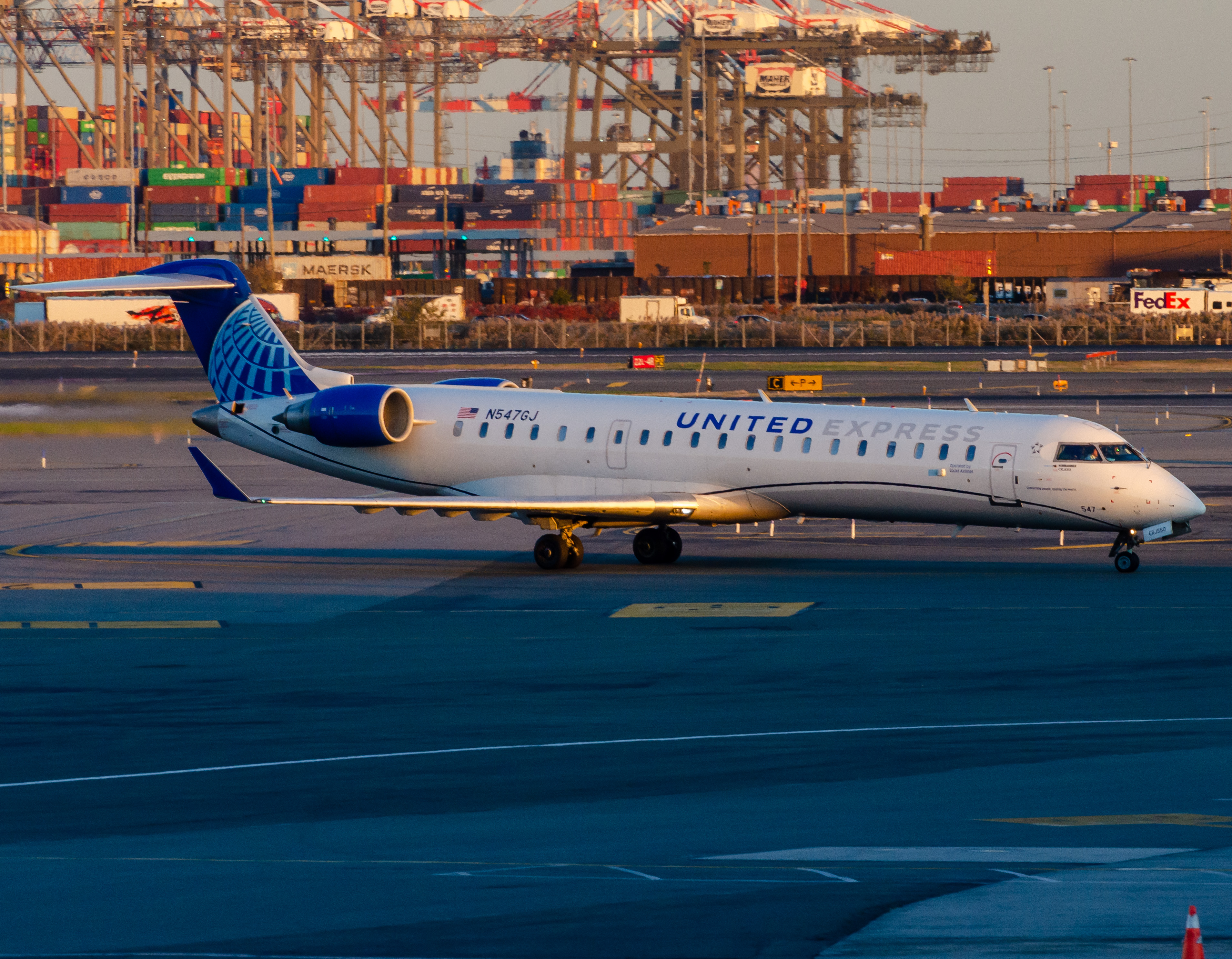 Full size: United Express Mitsubishi CRJ-550 N547GJ at Newark Liberty International Airport