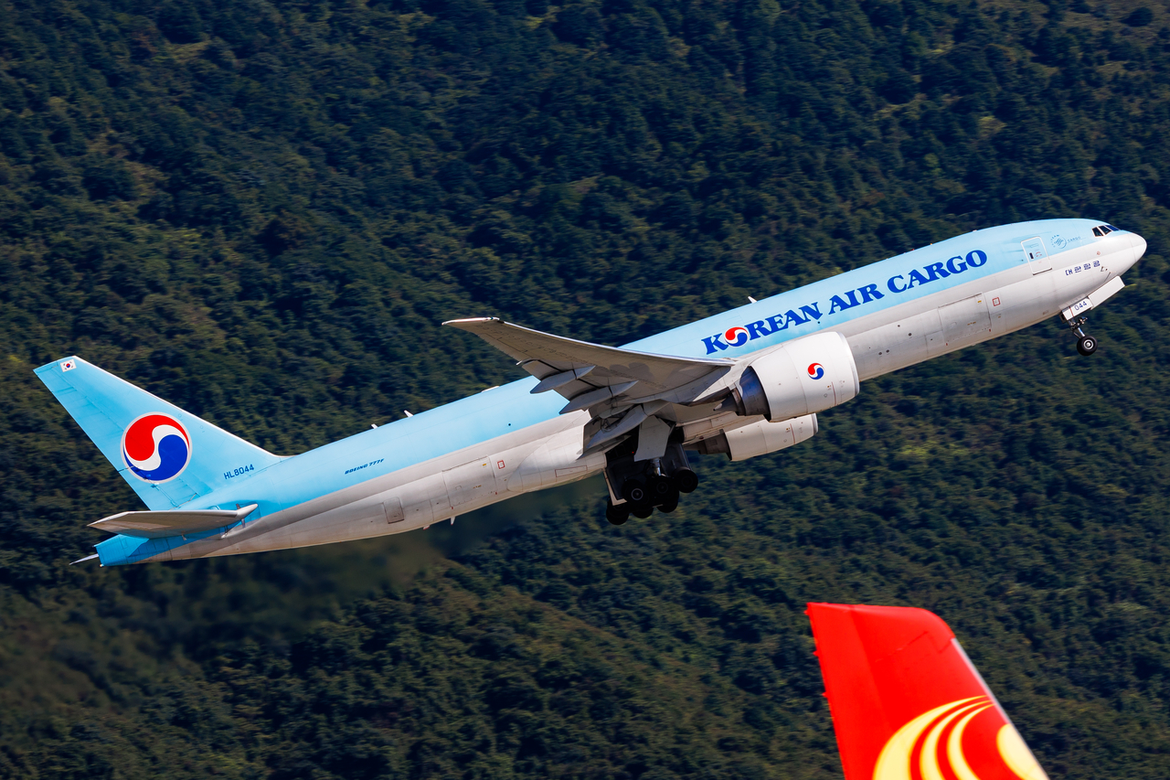 Full size: Korean Air Cargo Boeing 777-F HL8044 at Hong Kong International Airport