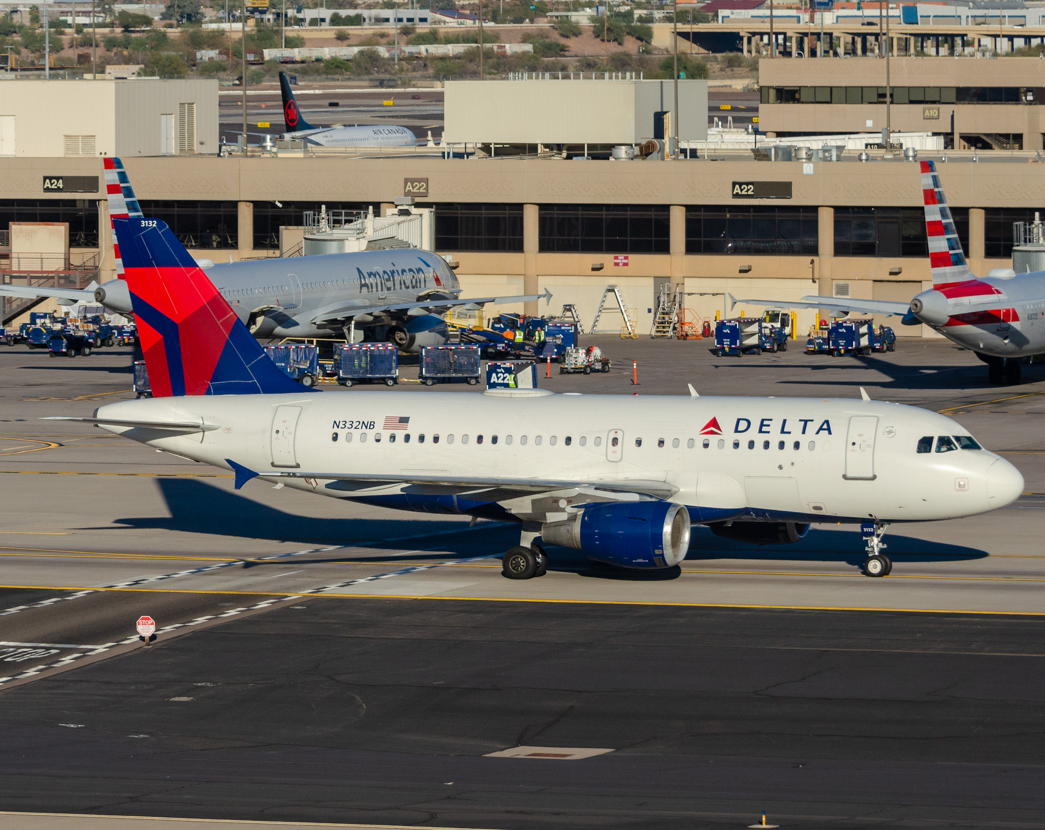 Full size: Delta Airlines Airbus A319 N332NB at Phoenix Sky Harbor International Airport