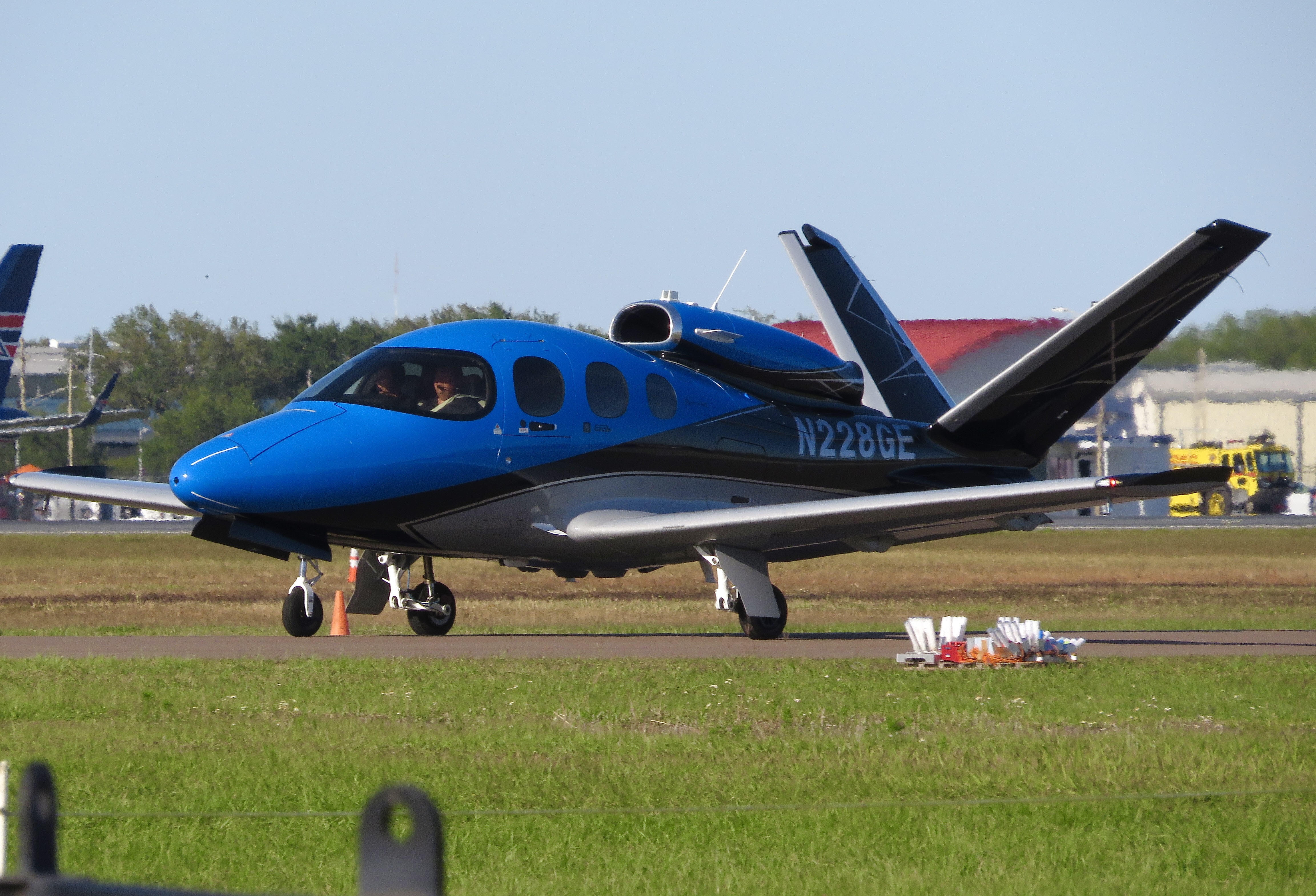Full size: PRIVATE Cirrus G2 VisionJet N228GE at Lakeland Linder International Airport