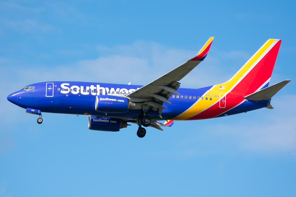 Full size: Southwest Airlines Boeing 737-700 N405WN at Pittsburgh International Airport