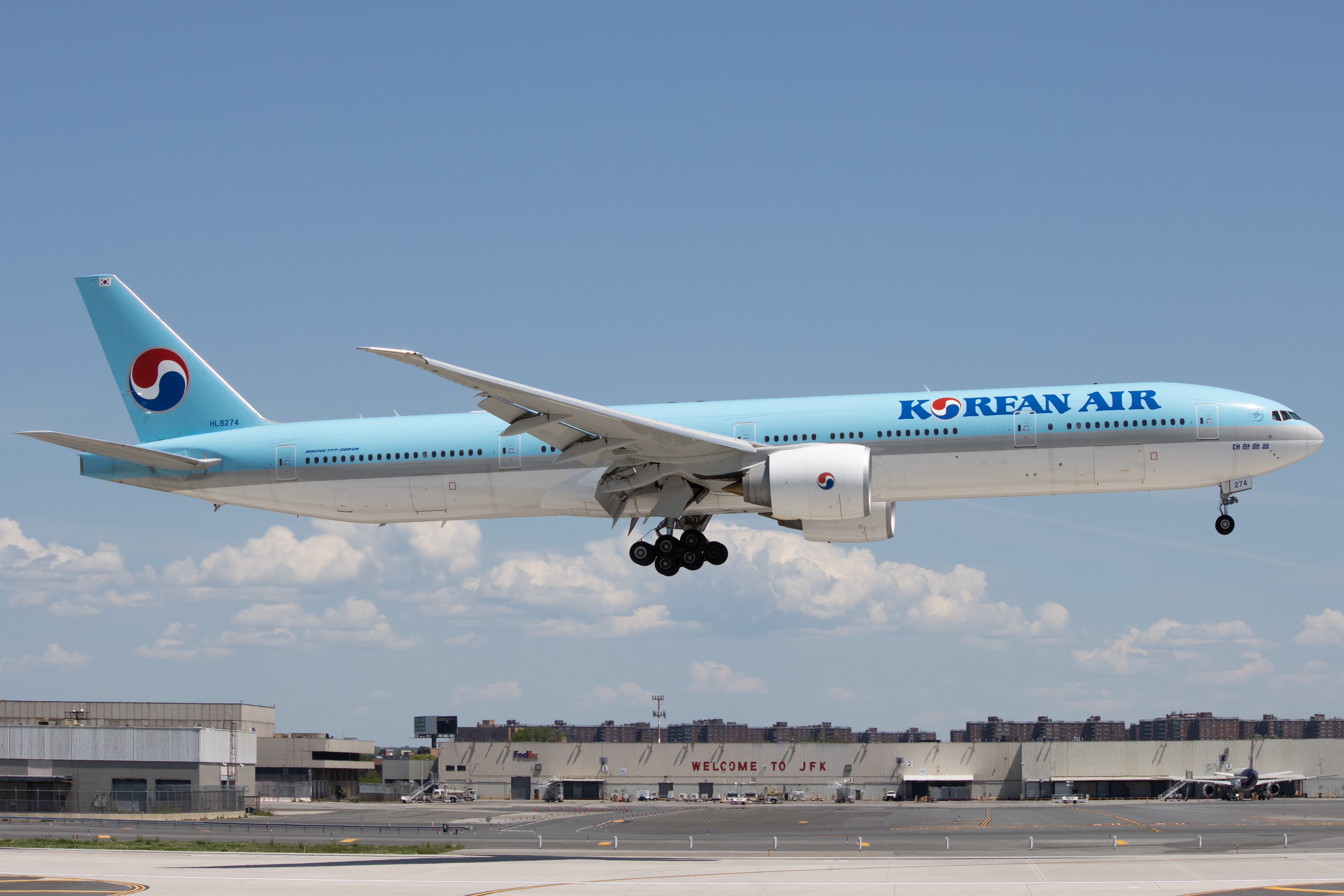 Full size: Korean Air Boeing 777-300ER HL8274 at John F. Kennedy International Airport