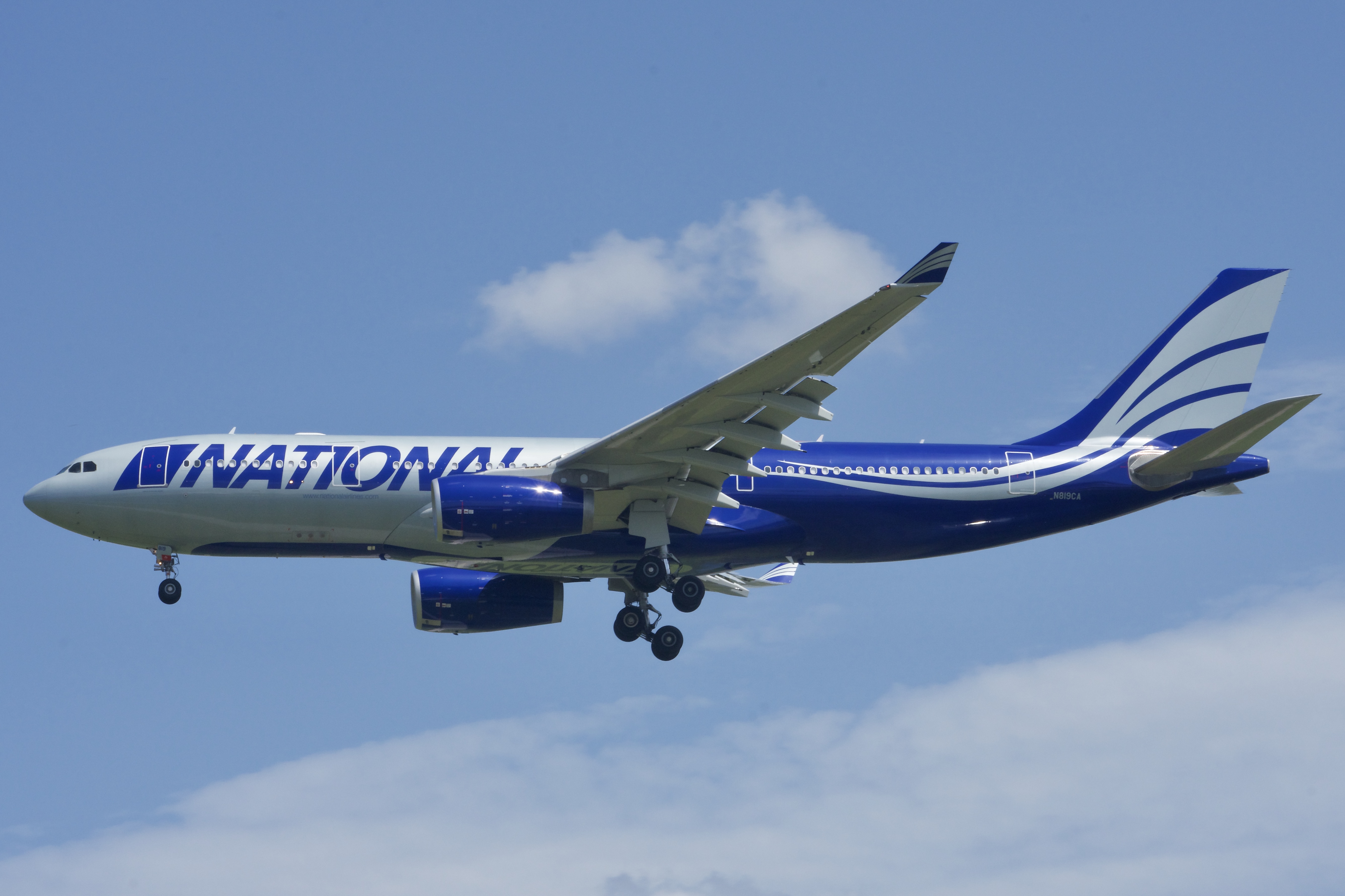 Full size: National Airlines Airbus A330-200 N819CA at Orlando International Airport