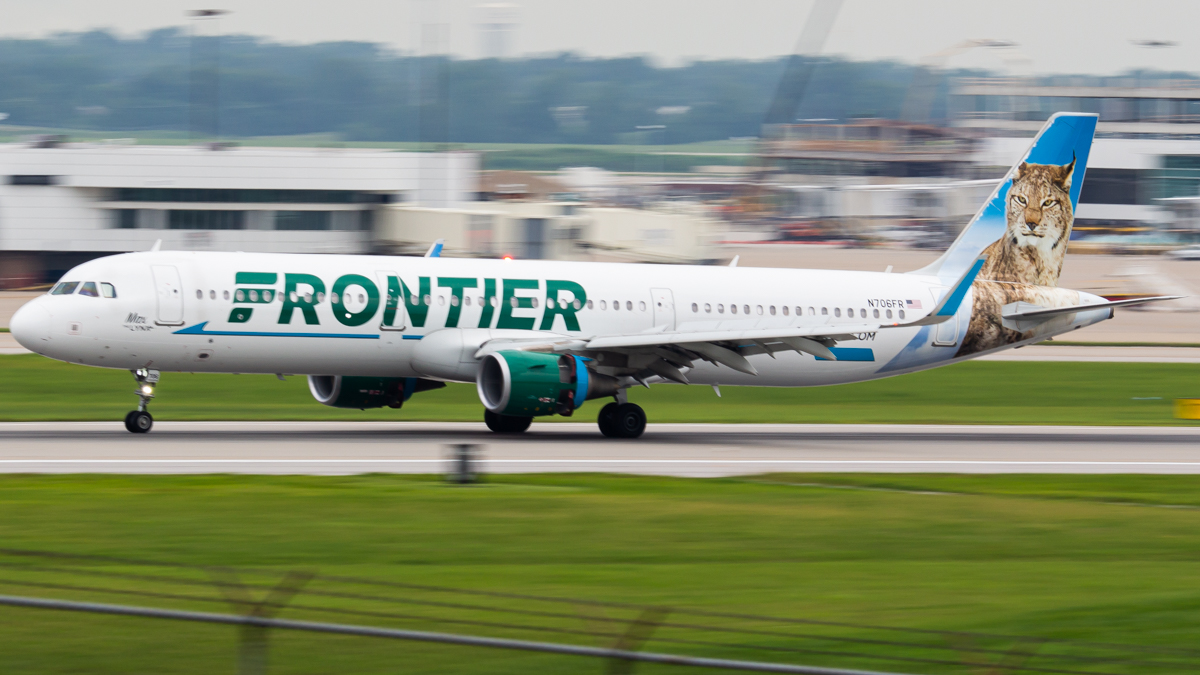 Full size: Frontier Airlines Airbus A321-200 N706FR at Cincinnati/Northern Kentucky International Airport