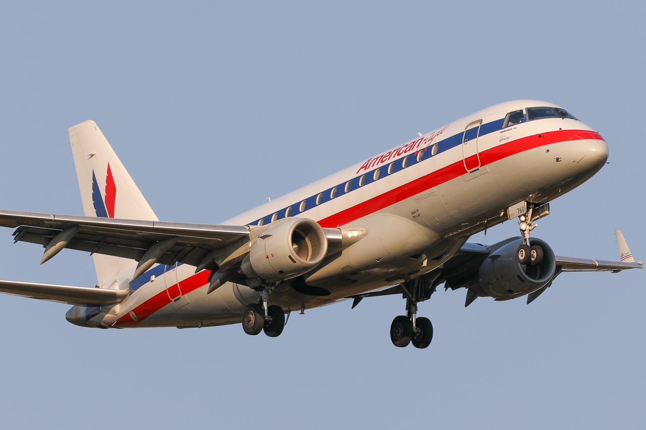 Full size: American Airlines Embraer E170 N760MQ at Avoca Wilkes-Barre/Scranton International Airport