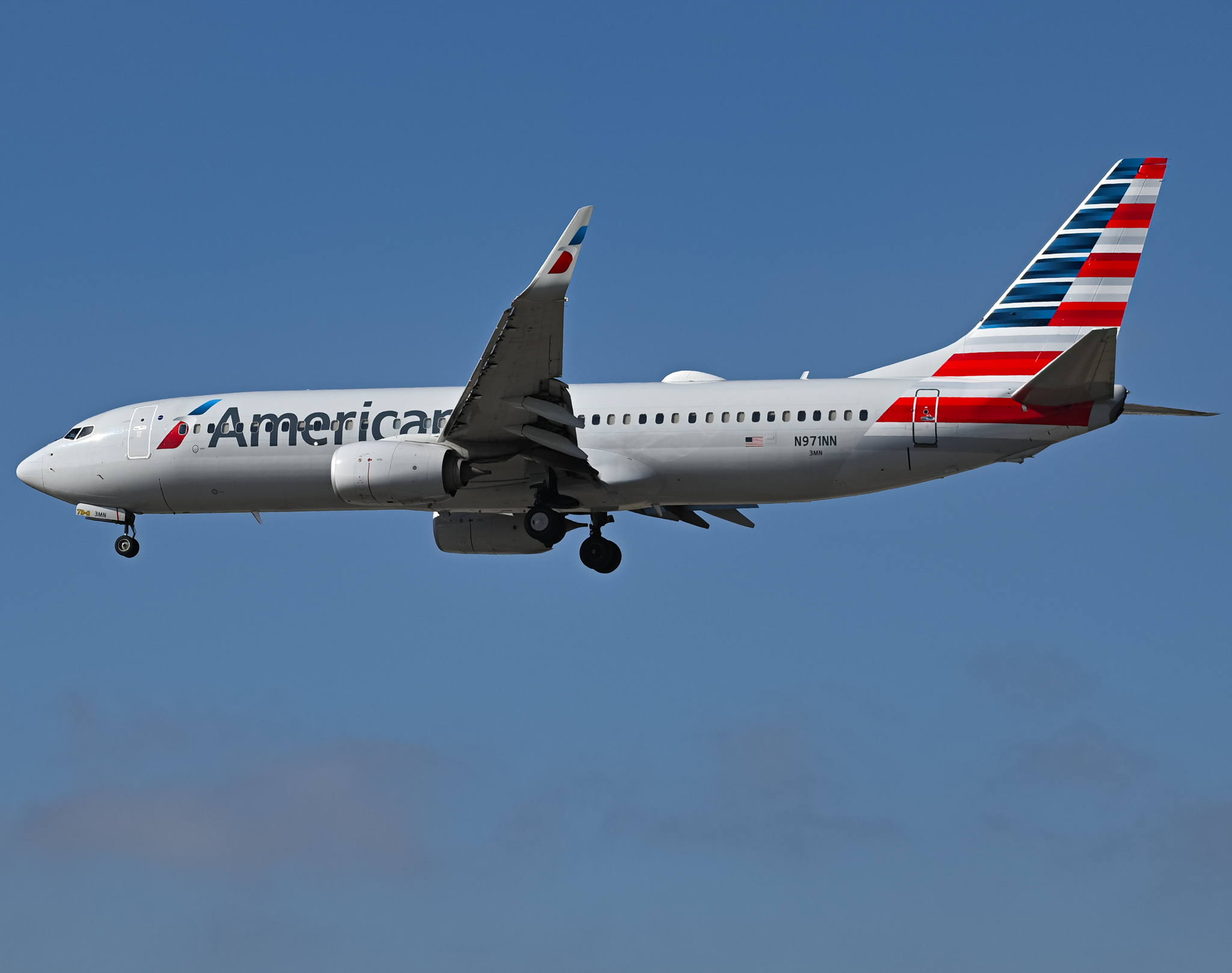 Full size: American Airlines Boeing 737-800 N971NN at Los Angeles International Airport