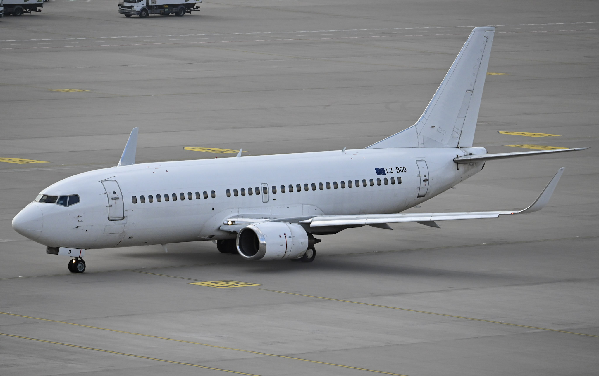 Full size: Bul Air Boeing 737-300 LZ-BOO at Berlin Brandenburg Airport