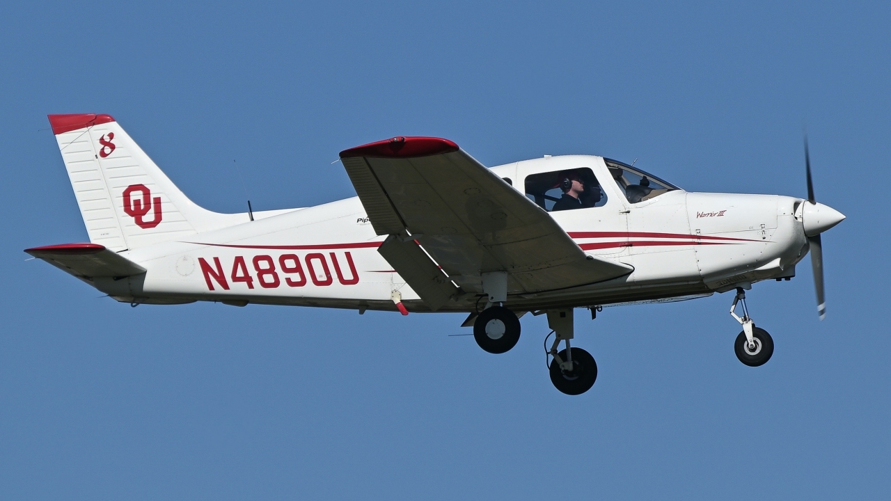 Full size: PRIVATE Piper PA-28 N4890U at Norman University of Oklahoma Westheimer Airport