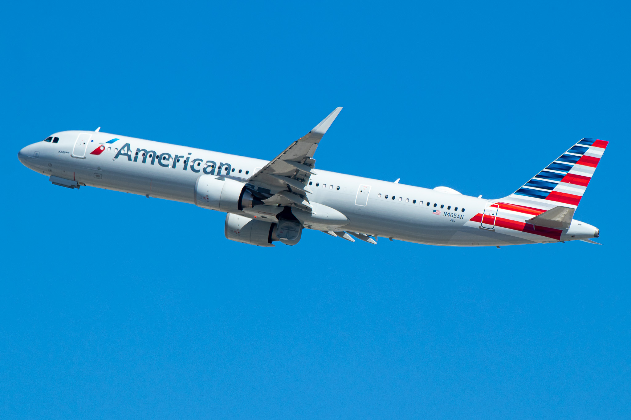 Full size: American Airlines Airbus A321NEO N465AN at Los Angeles International Airport