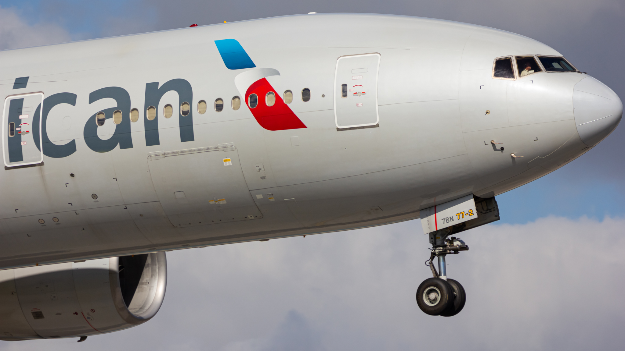Full size: American Airlines Boeing 777-200ER N754AN at Miami International Airport