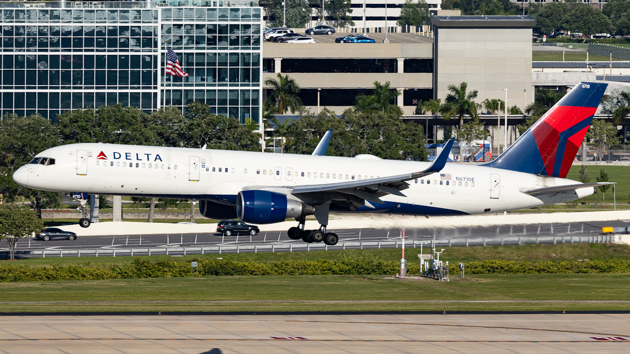 Full size: Delta Airlines Boeing 757-200 N6710E at Tampa International Airport