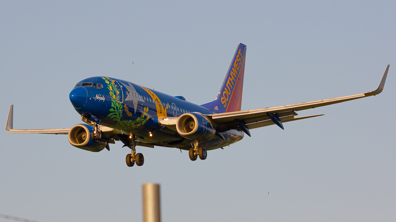 Full size: Southwest Airlines Boeing 737-700 N727SW at John Glenn Columbus International Airport