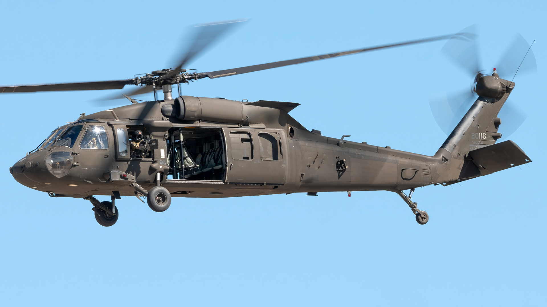 Full size: USA - United States Army Sikorsky UH-60L Blackhawk 08-20116 at Wittman Regional Airport
