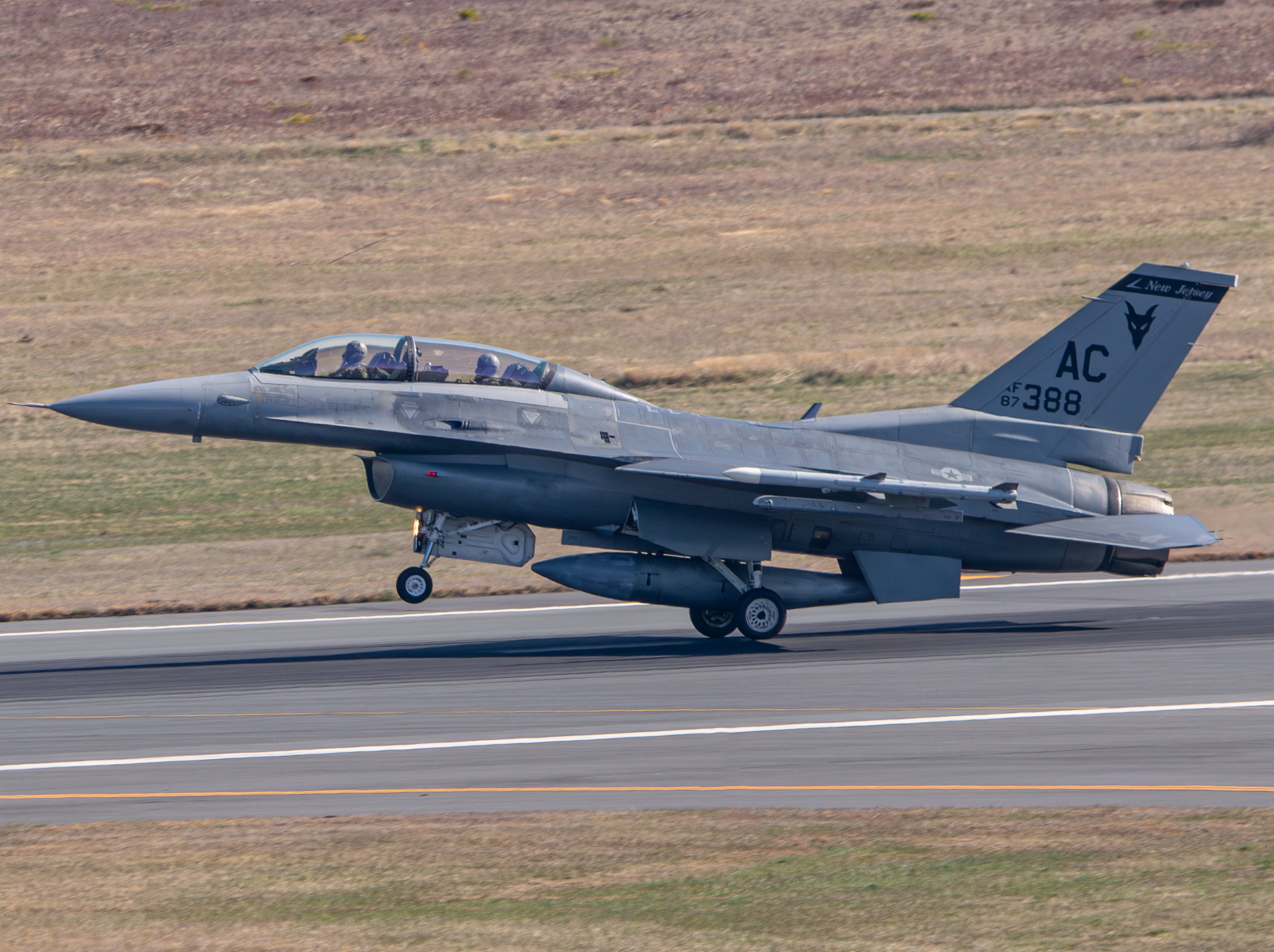 Full size: USAF - United States Air Force General Dynamics F-16 Fighting Falcon 87-0388 at Atlantic City International Airport