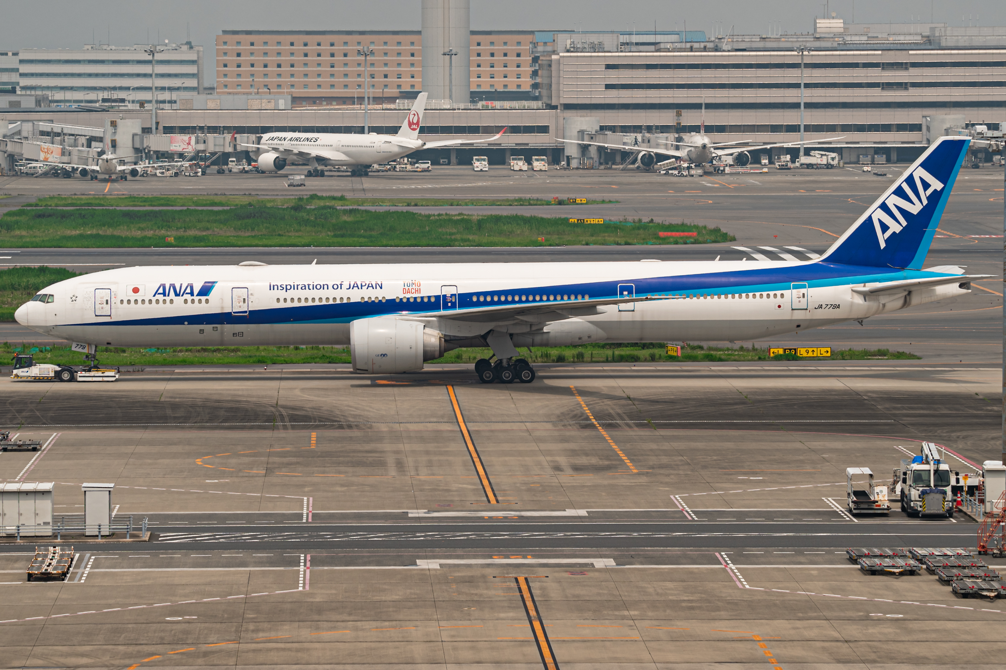 Full size: All Nippon Airways Boeing 777-300ER JA779A at Tokyo-Haneda Airport