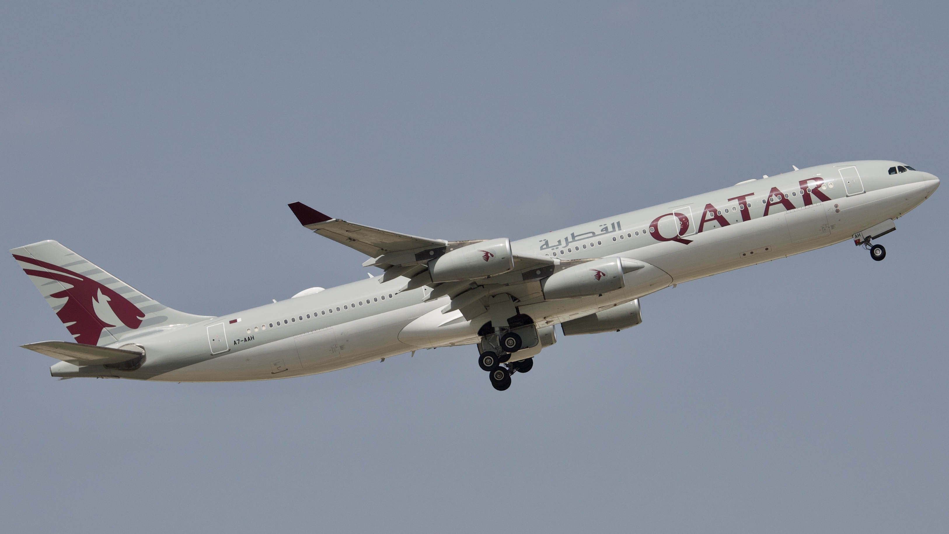 Full size: Qatar Airways Amiri Flight Airbus A340-300 A7-AAH at Houston-George Bush Intercontinental Airport