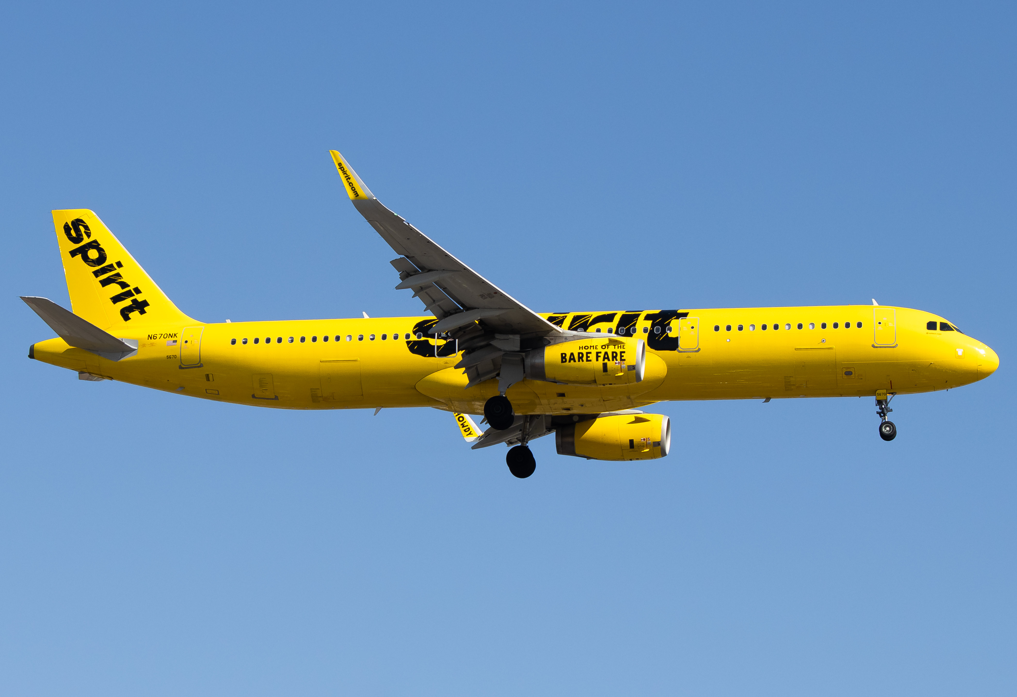 Full size: Spirit Airlines Airbus A321-200 N670NK at Newark Liberty International Airport