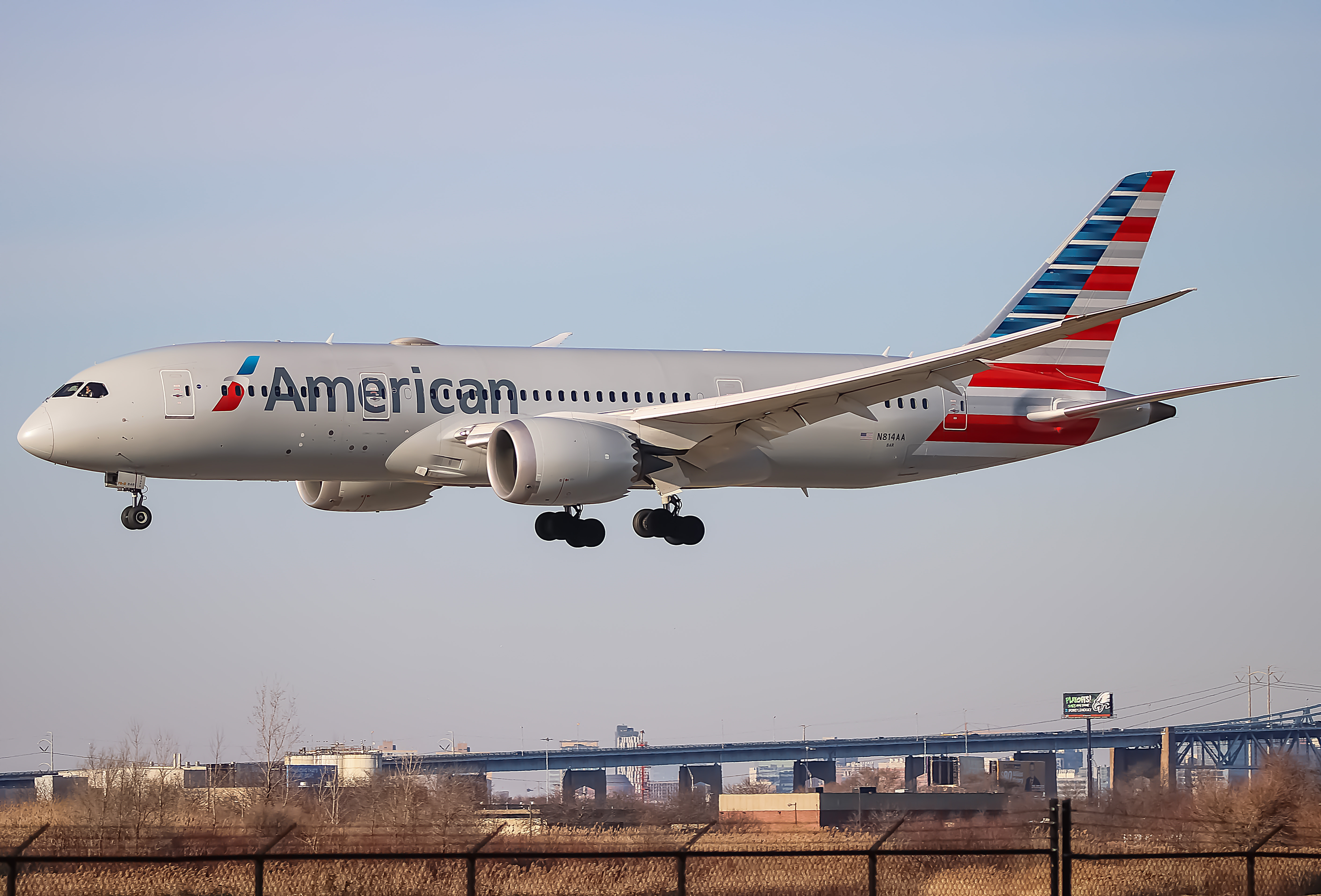 Full size: American Airlines Boeing 787-8 N814AA at Philadelphia International Airport