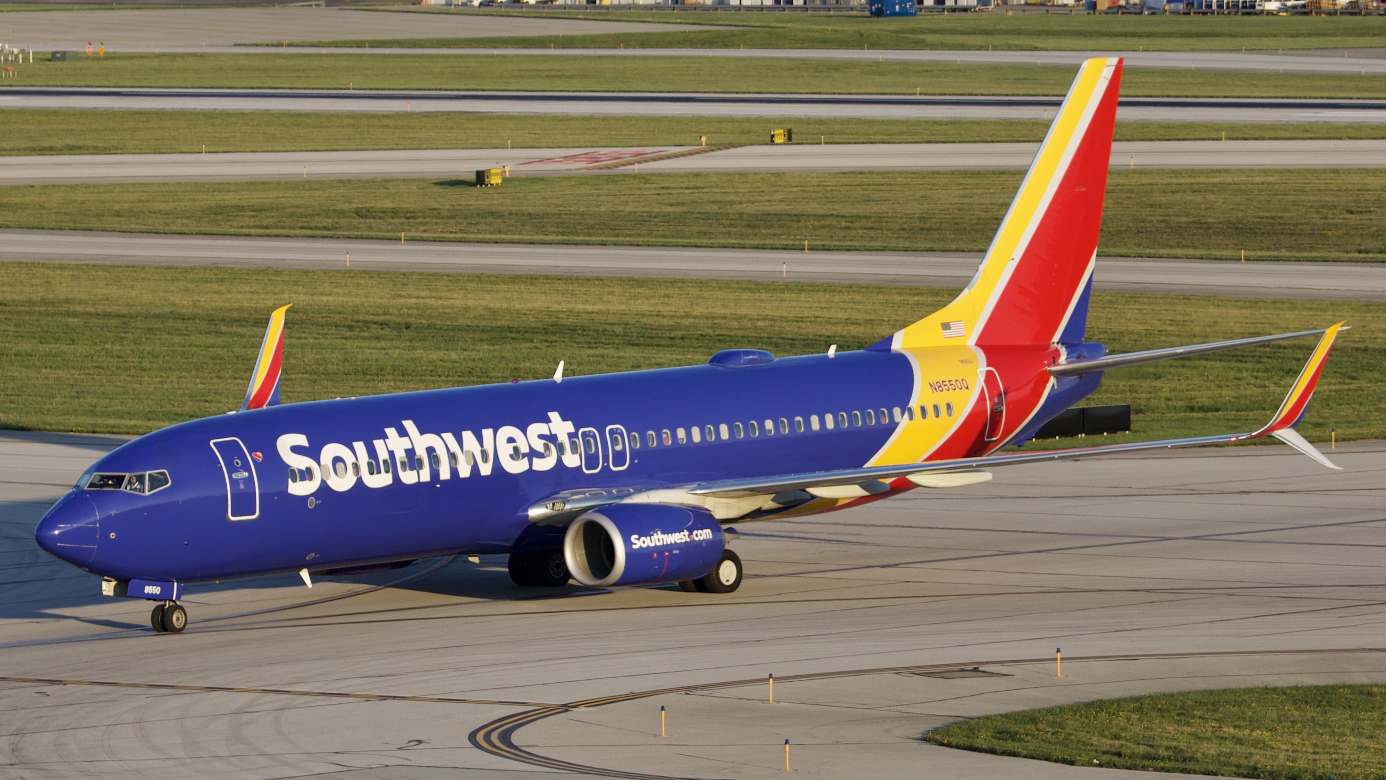 Full size: Southwest Airlines Boeing 737-800 N8550Q at John Glenn Columbus International Airport