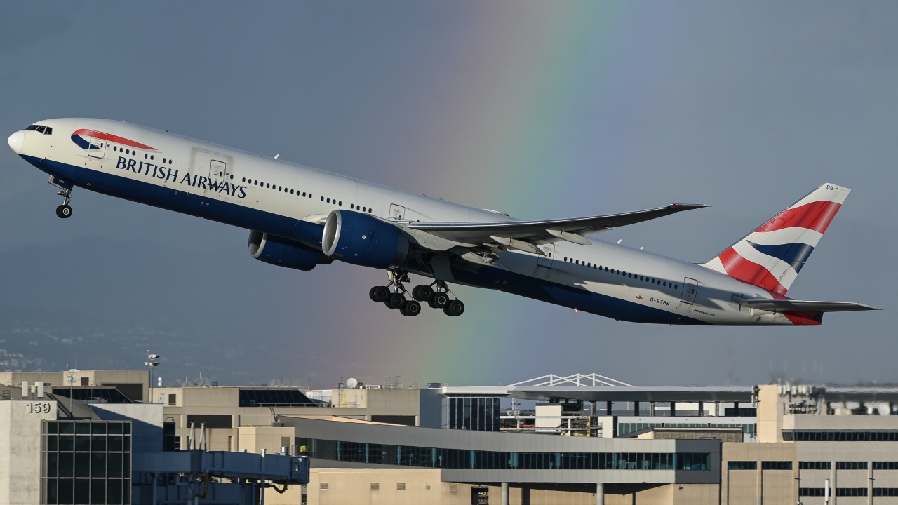 Full size: British Airways Boeing 777-300ER G-STBB at Los Angeles International Airport