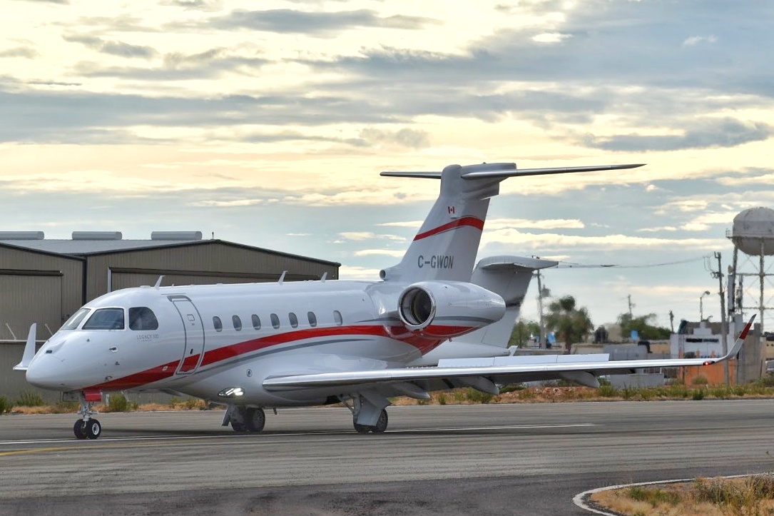 Full size: PRIVATE Embrear Legacy 500 C-GWON at Aeropuerto de Cabo San Lucas Internacional