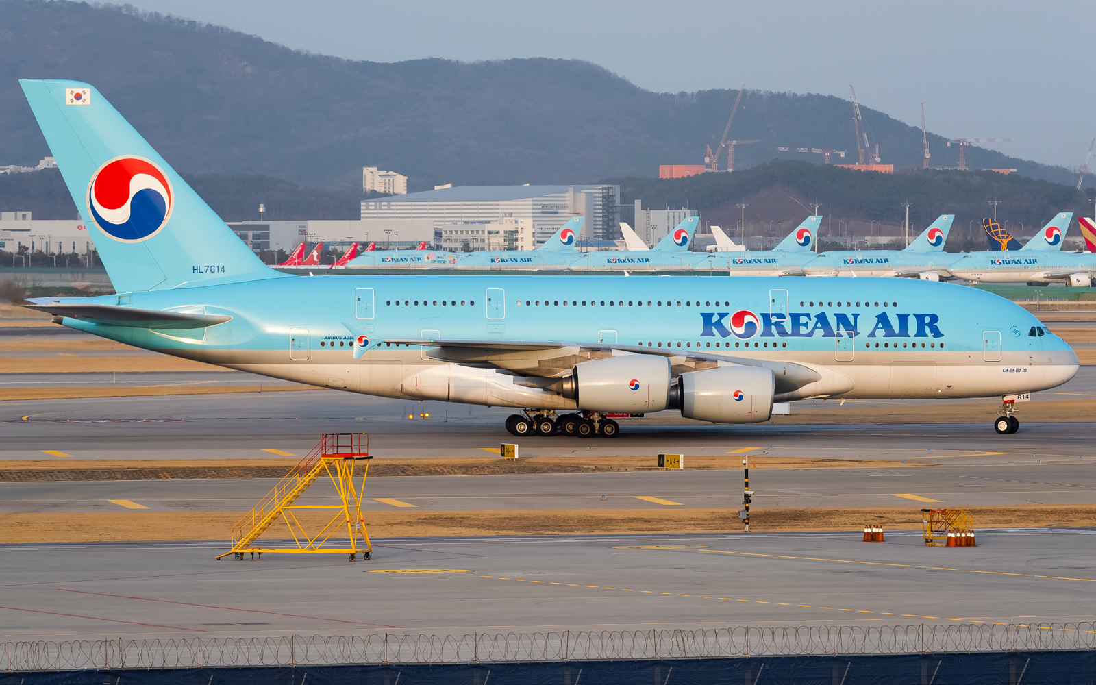 Full size: Korean Air Airbus A380-800 HL7614 at Seoul-Incheon International Airport