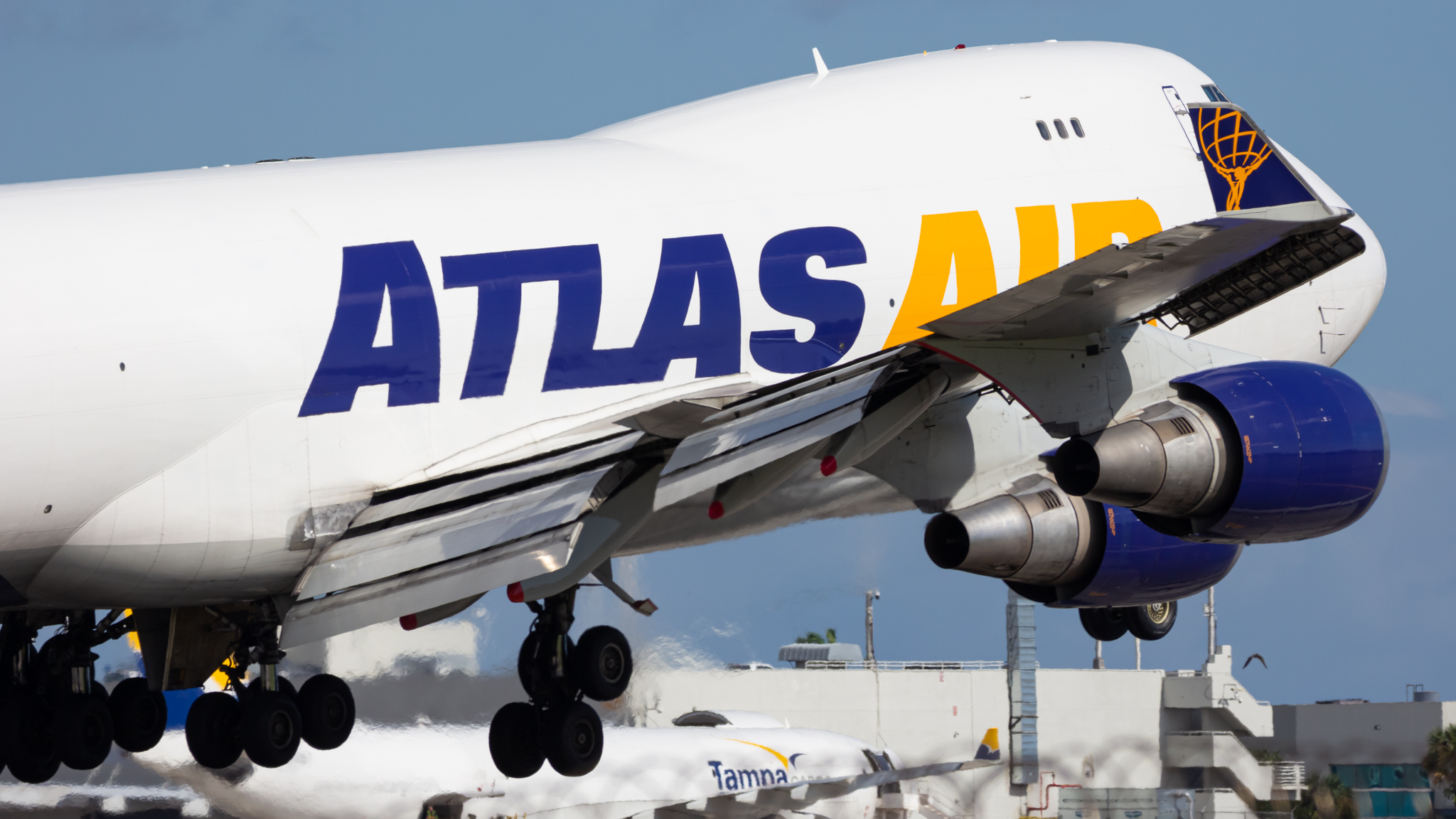 Full size: Atlas Air Boeing 747-400 N487MC at Miami International Airport
