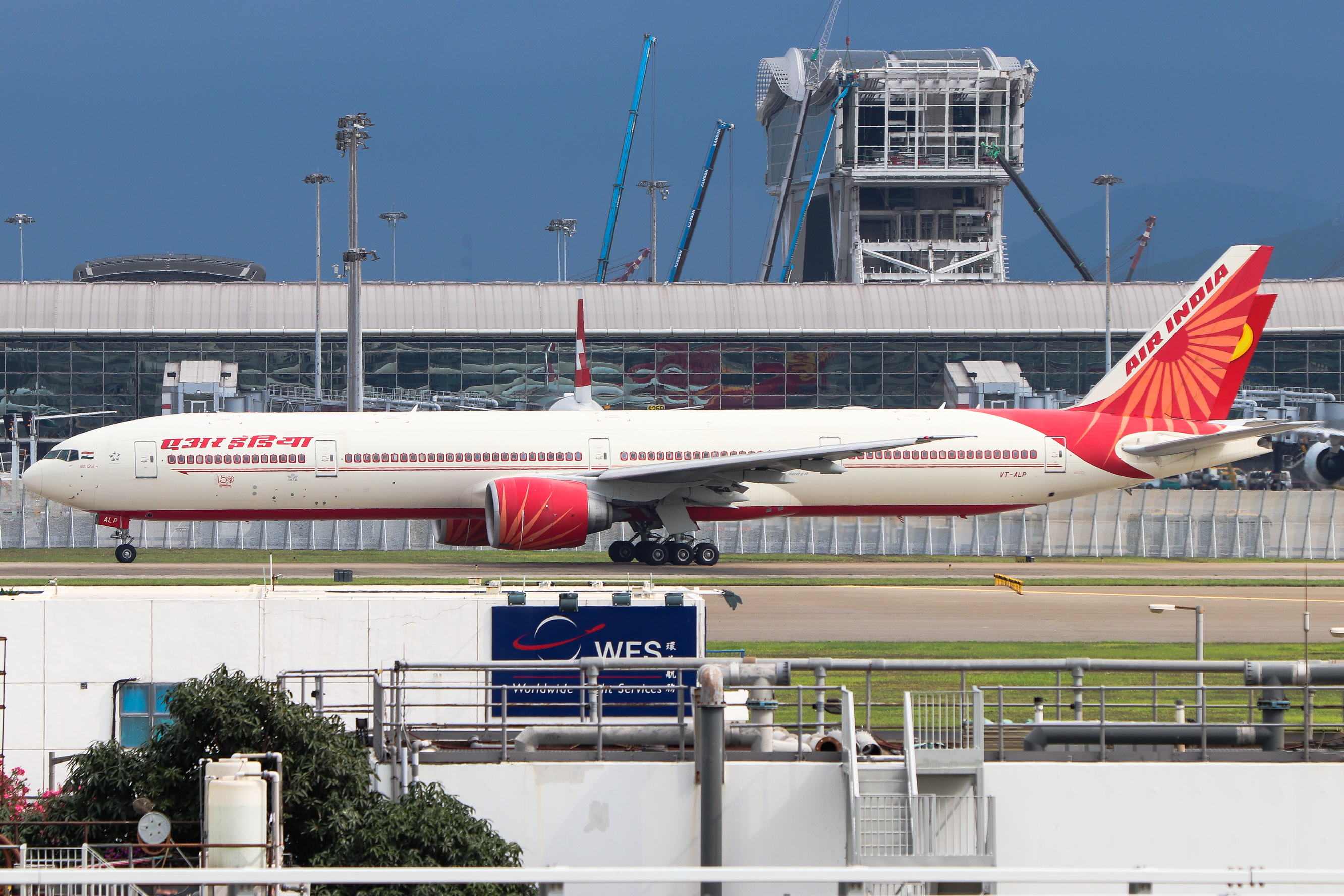 Full size: Air India Boeing 777-300ER VT-ALP at Hong Kong International Airport